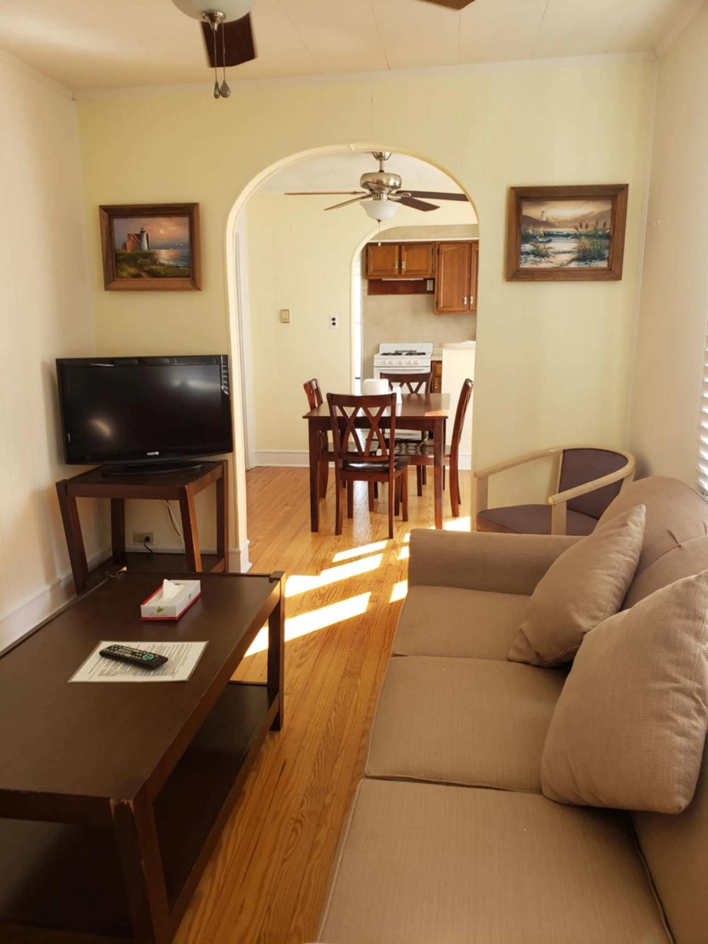 TV and multimedia in Daytona Inn and Suites