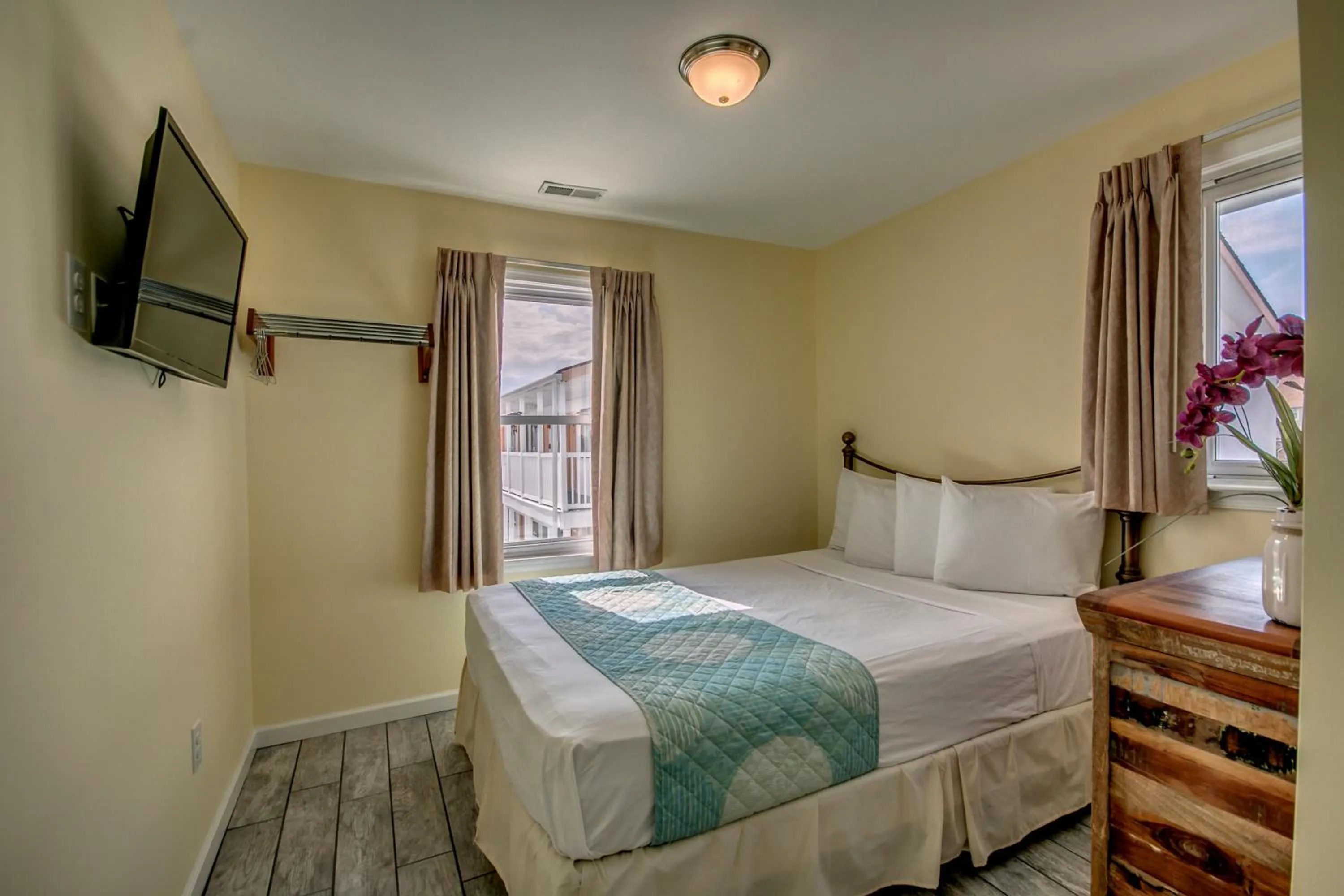 Bedroom in Daytona Inn and Suites