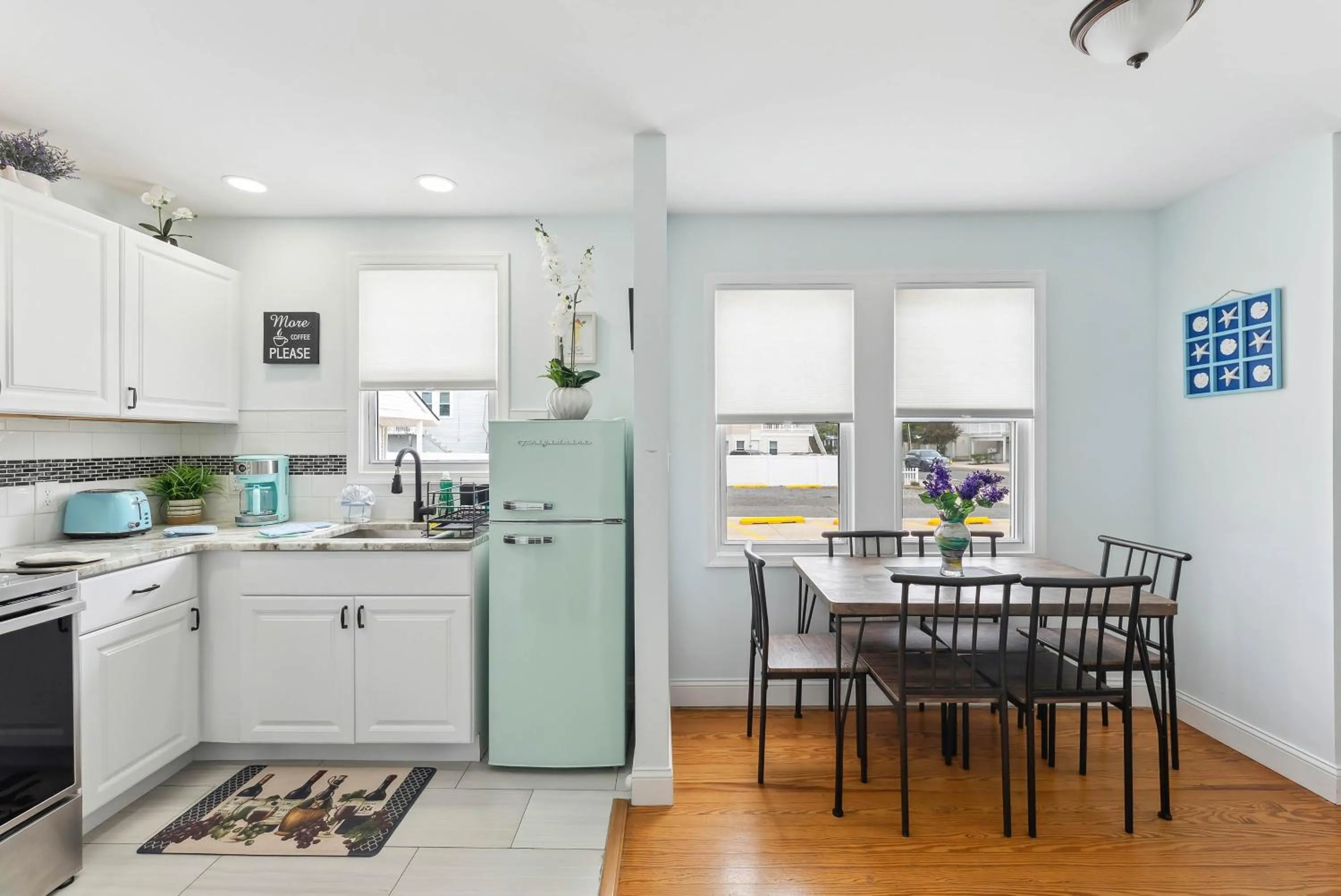 Dining area in Daytona Inn and Suites
