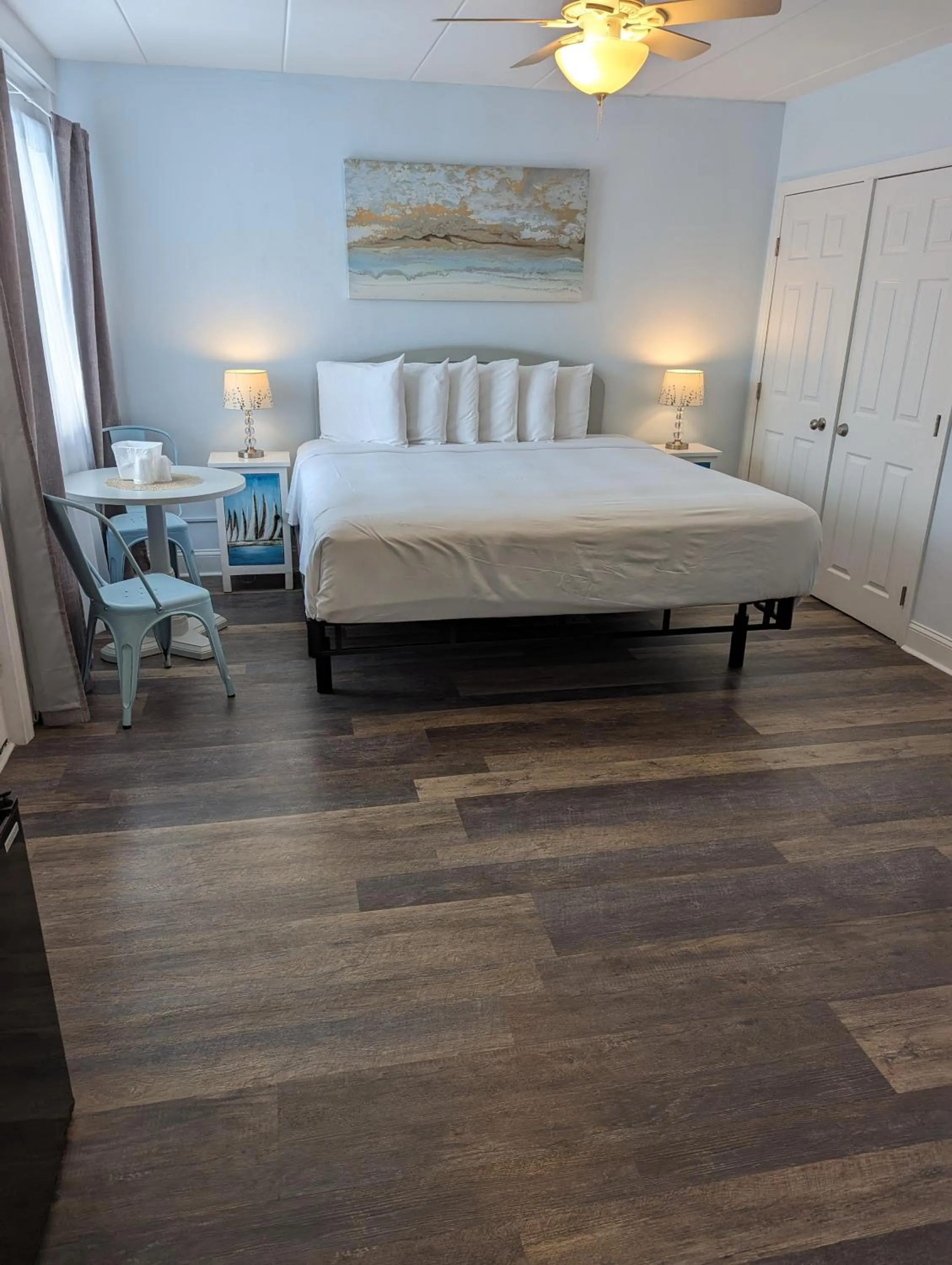 Bed in Daytona Inn and Suites