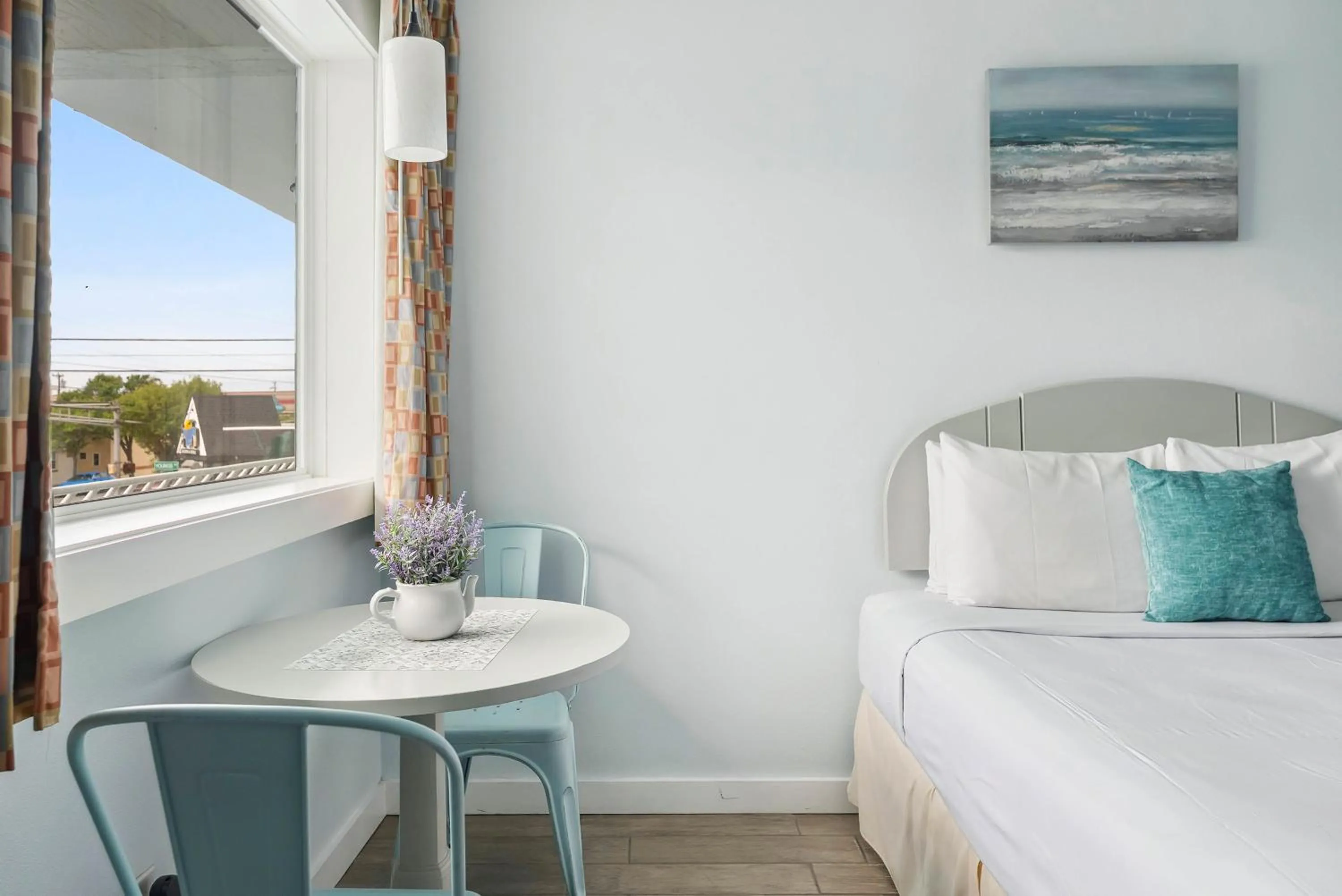 Seating area in Daytona Inn and Suites