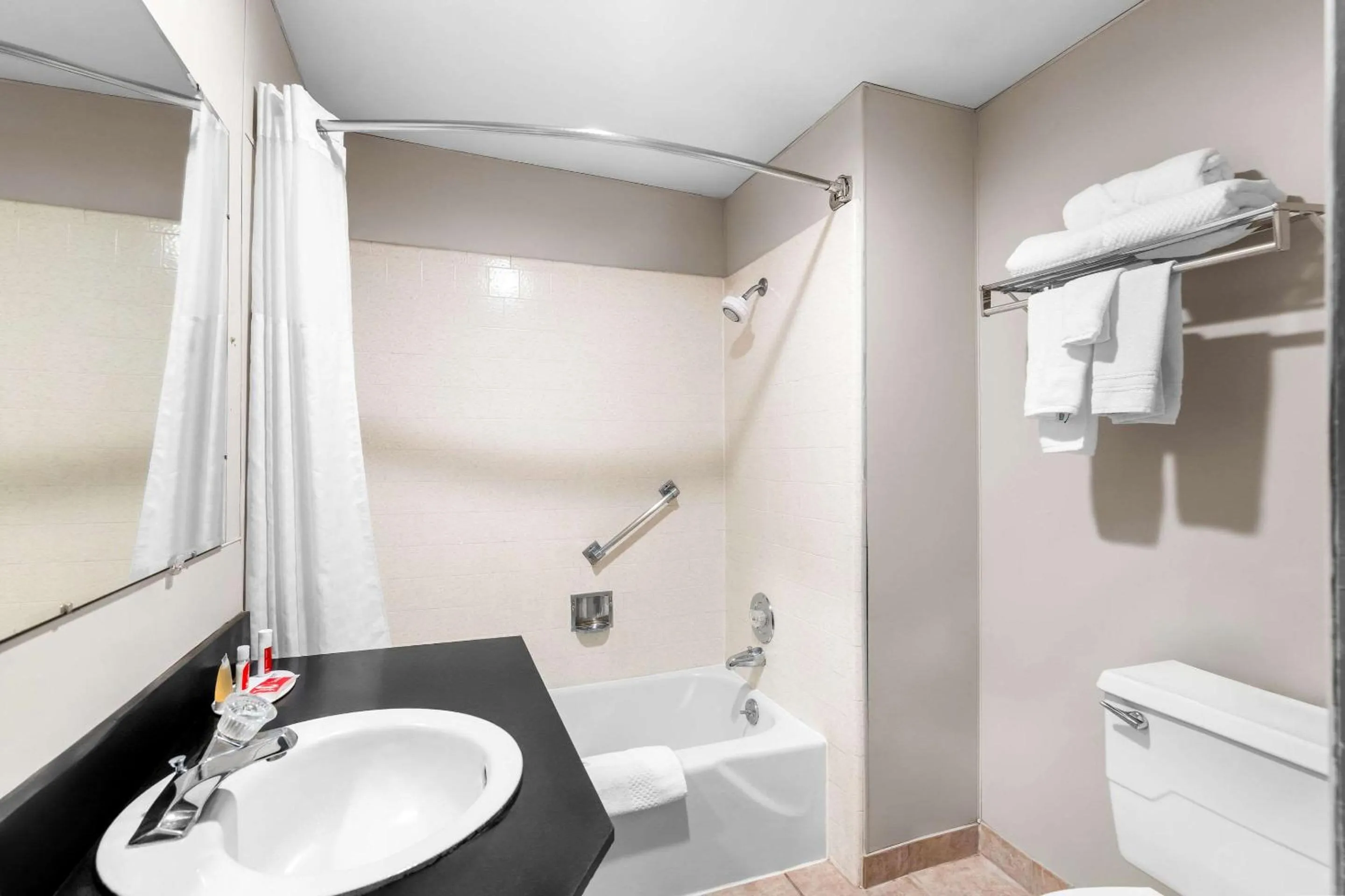 Bedroom in Econo Lodge Panguitch near Bryce Canyon