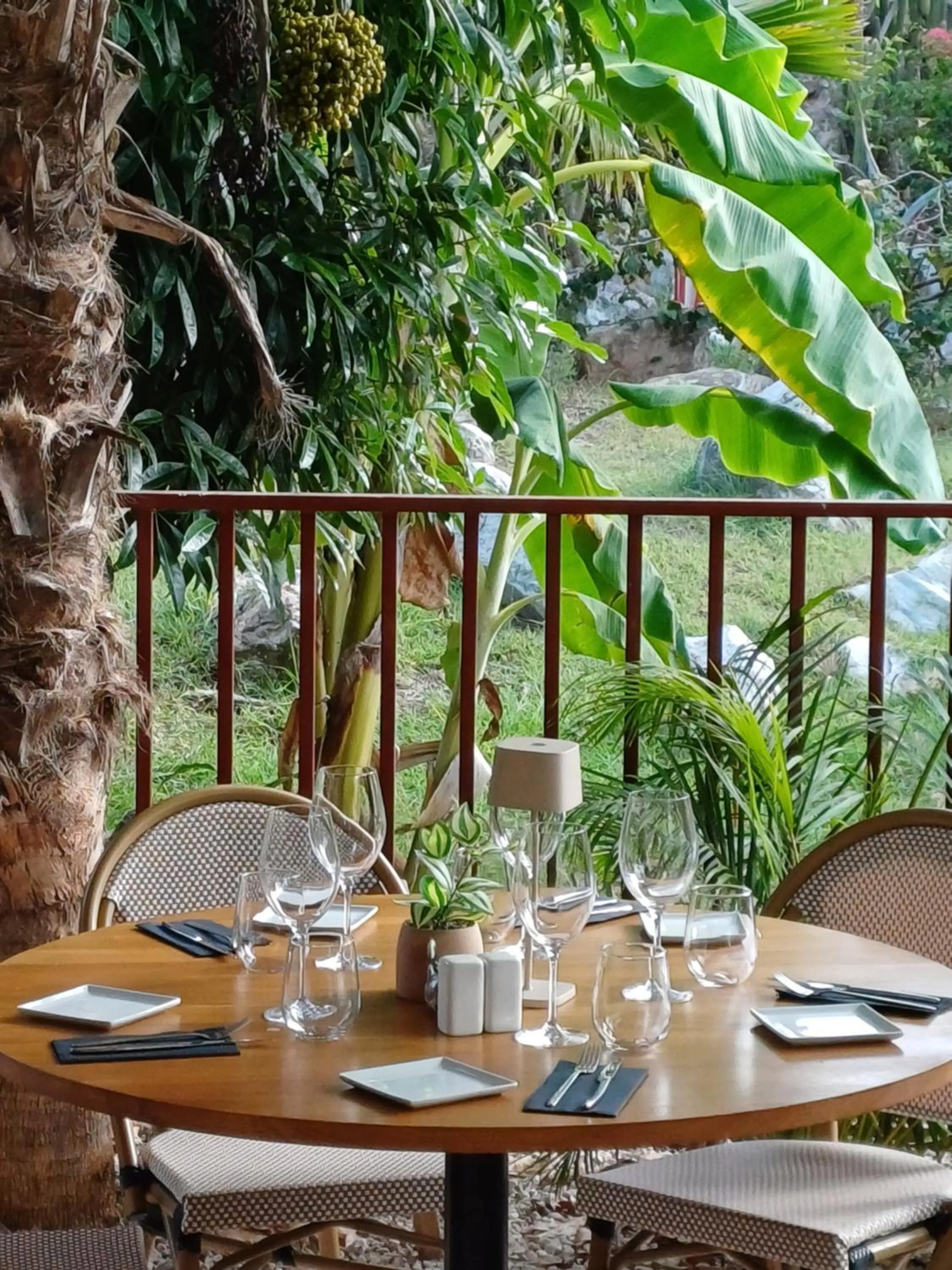 Restaurant/places to eat in Orient Bay Palm Court Residence 4 Stars