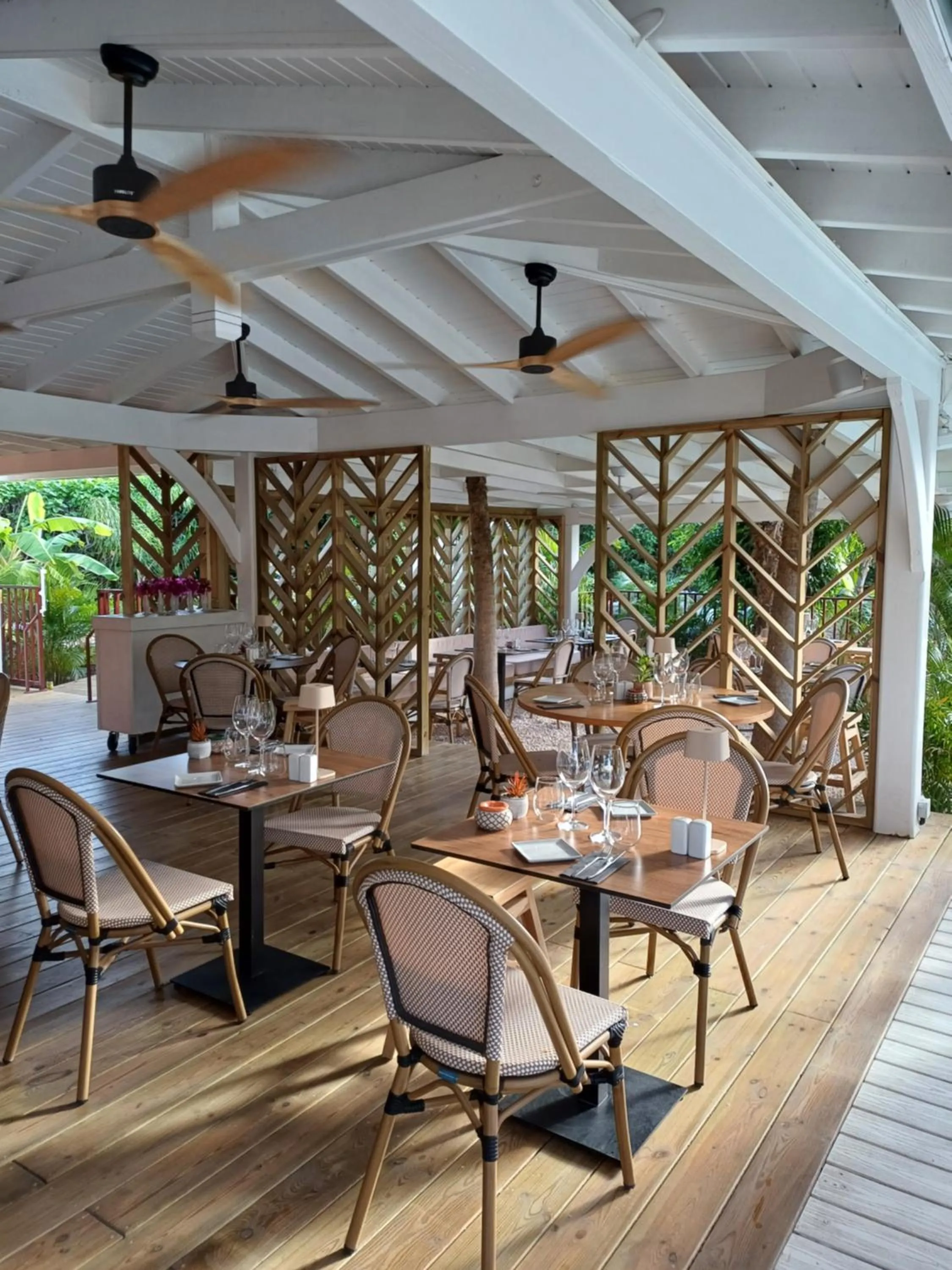 Restaurant/places to eat in Orient Bay Palm Court Residence 4 Stars