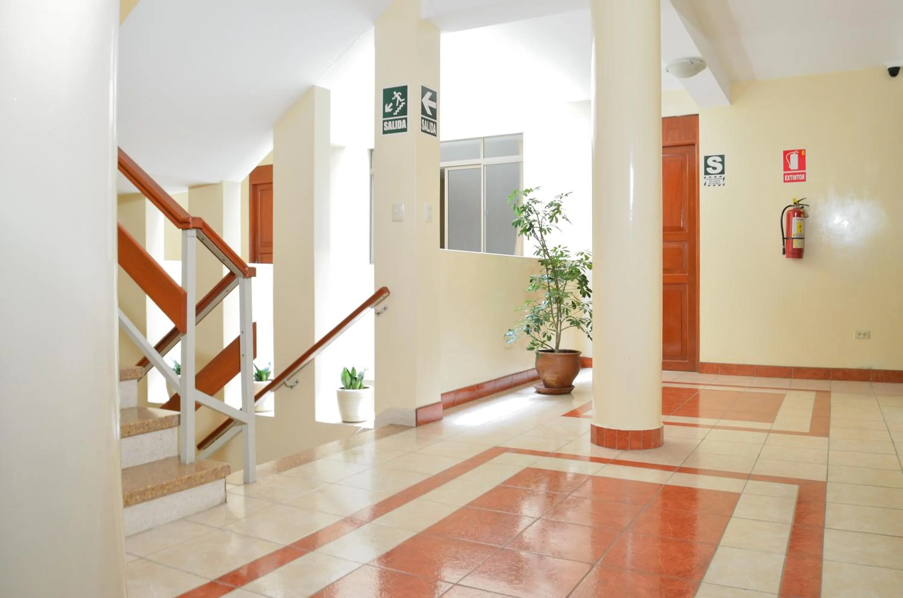 Primavera Plaza Hotel