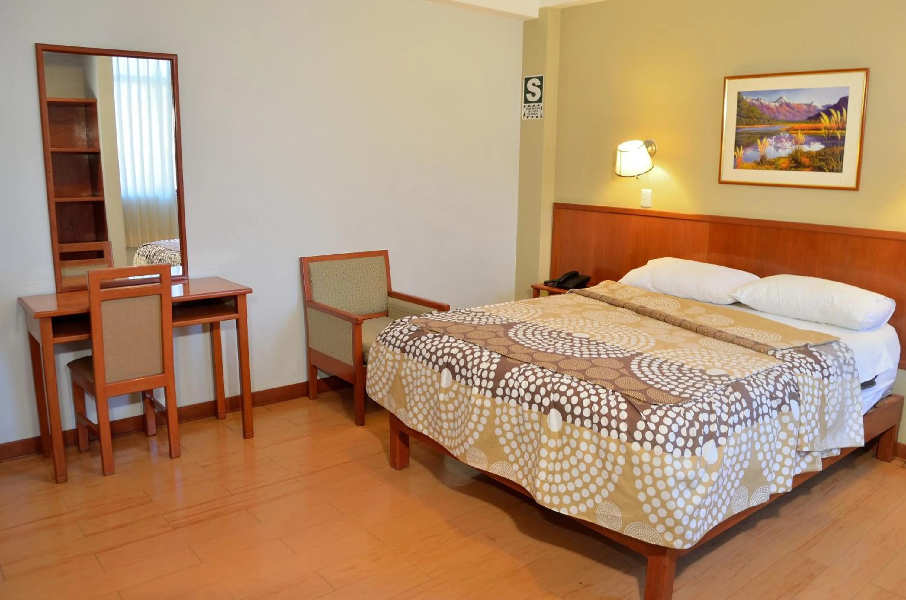 Bed in Primavera Plaza Hotel