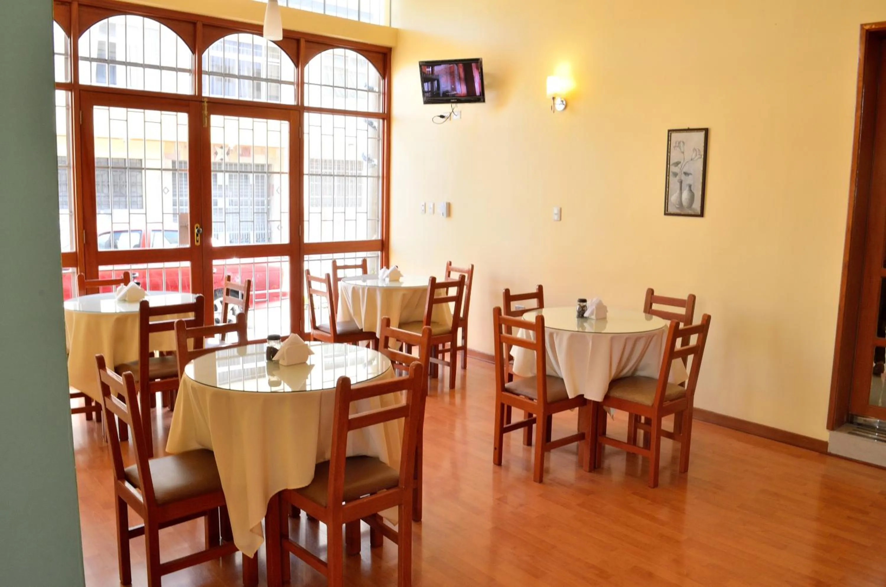 Primavera Plaza Hotel