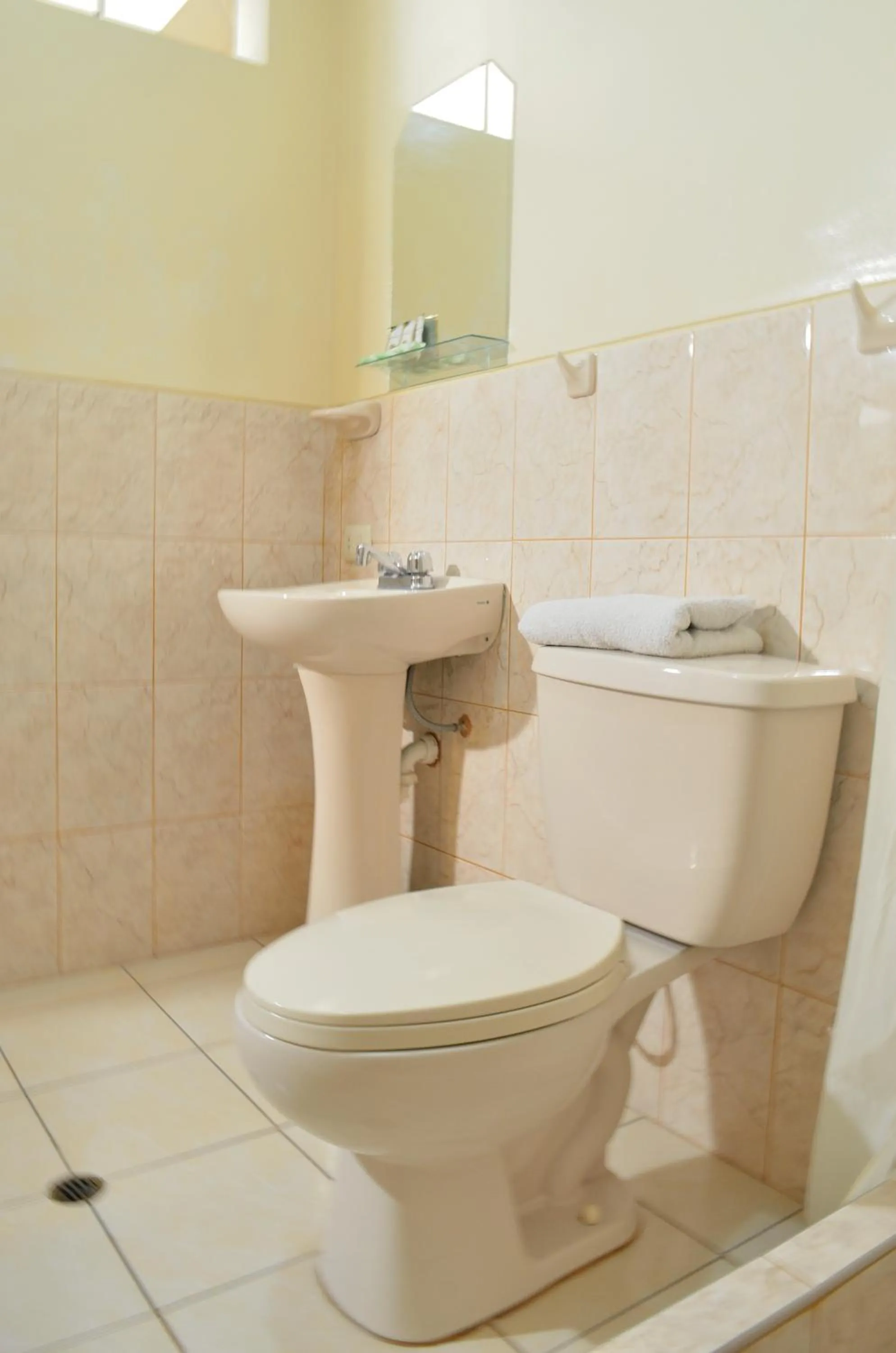 Bathroom in Primavera Plaza Hotel