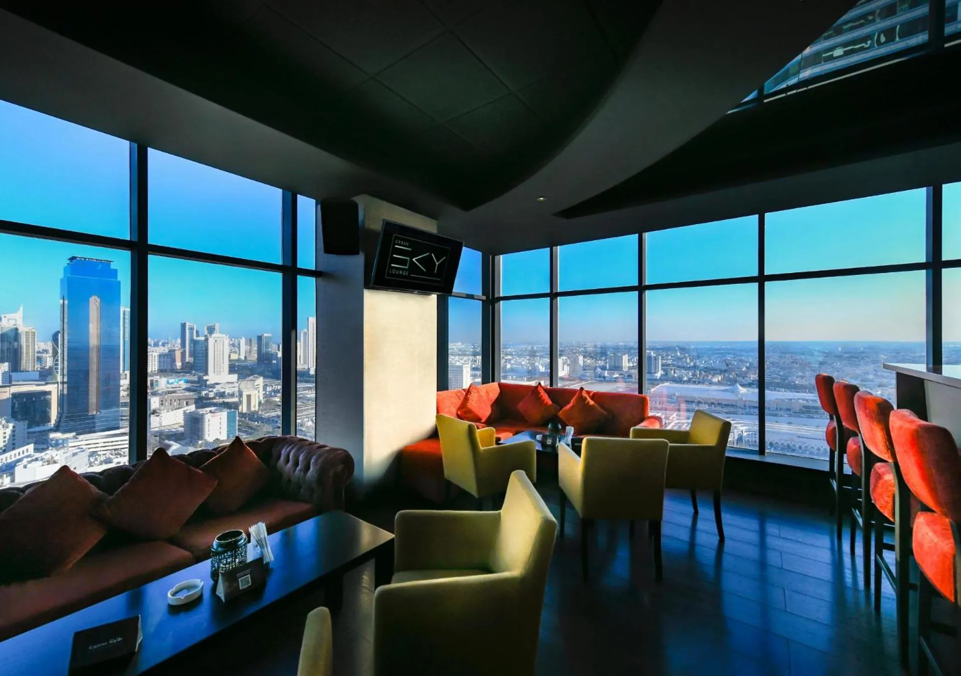 Lounge or bar in Swiss-Belhotel Seef Bahrain