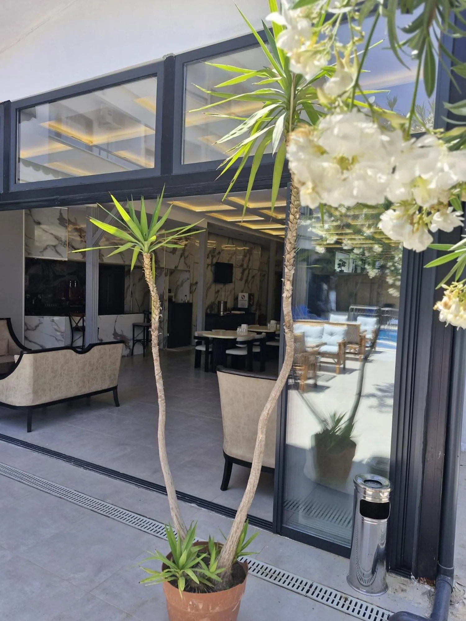 Restaurant/places to eat in Vois Kemer Hotel & SPA