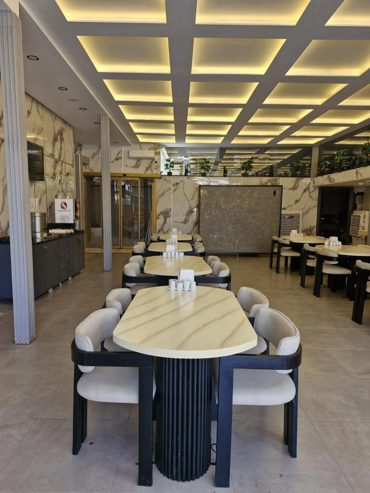 Restaurant/places to eat in Vois Kemer Hotel & SPA