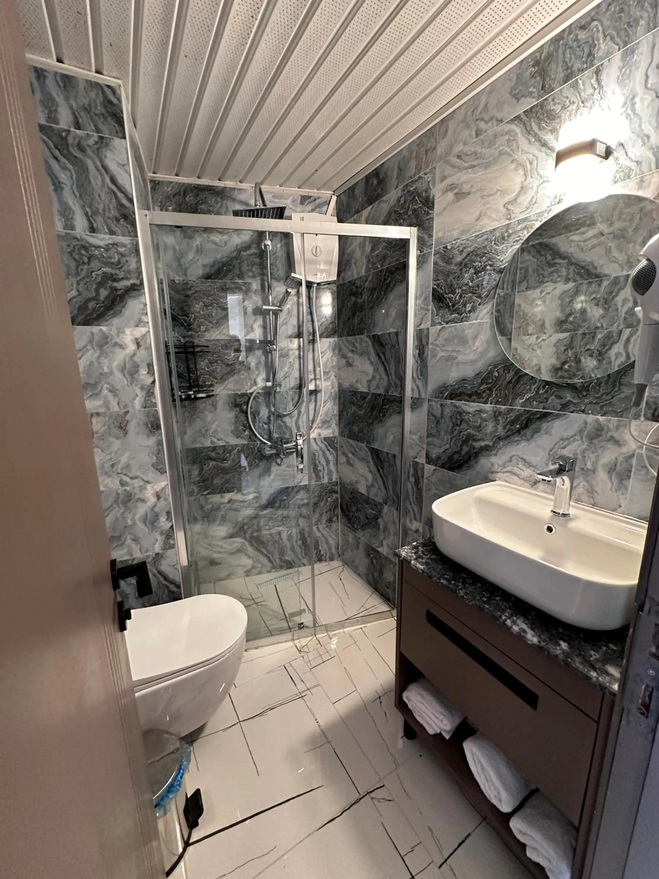 Toilet, Bathroom in Arikan Inn Hotel