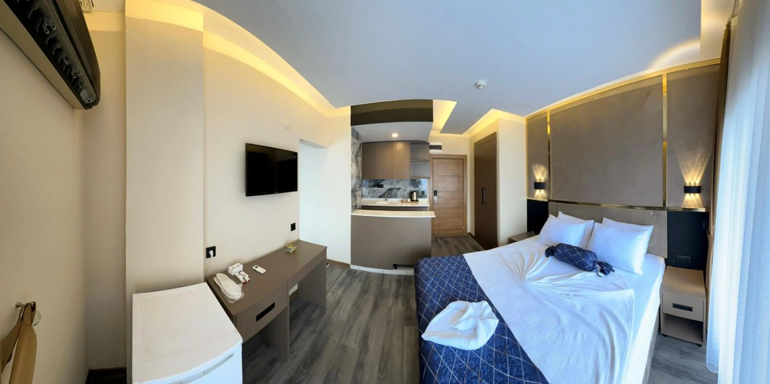 Communal lounge/ TV room, Seating Area in Arikan Inn Hotel