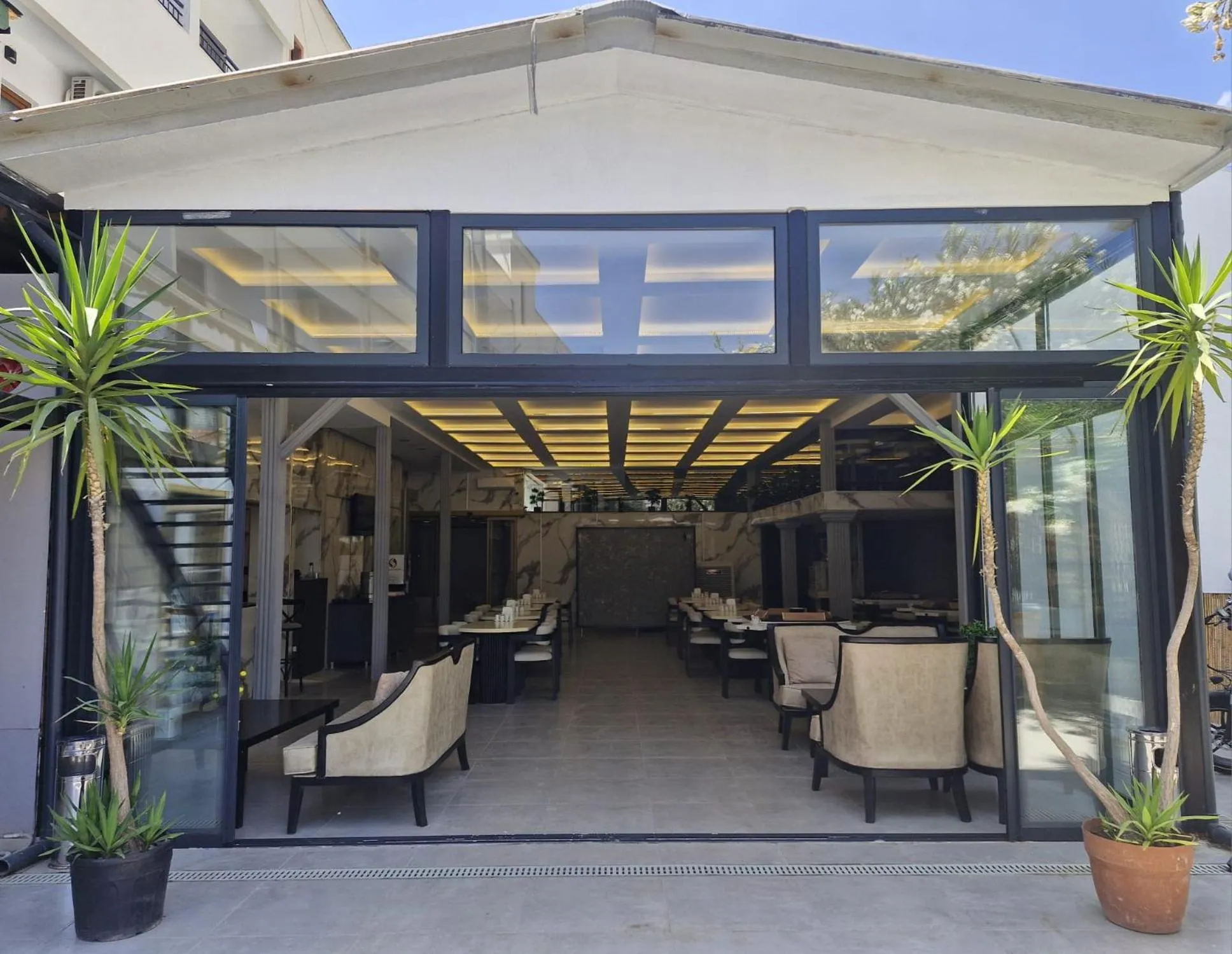 Restaurant/places to eat in Vois Kemer Hotel & SPA