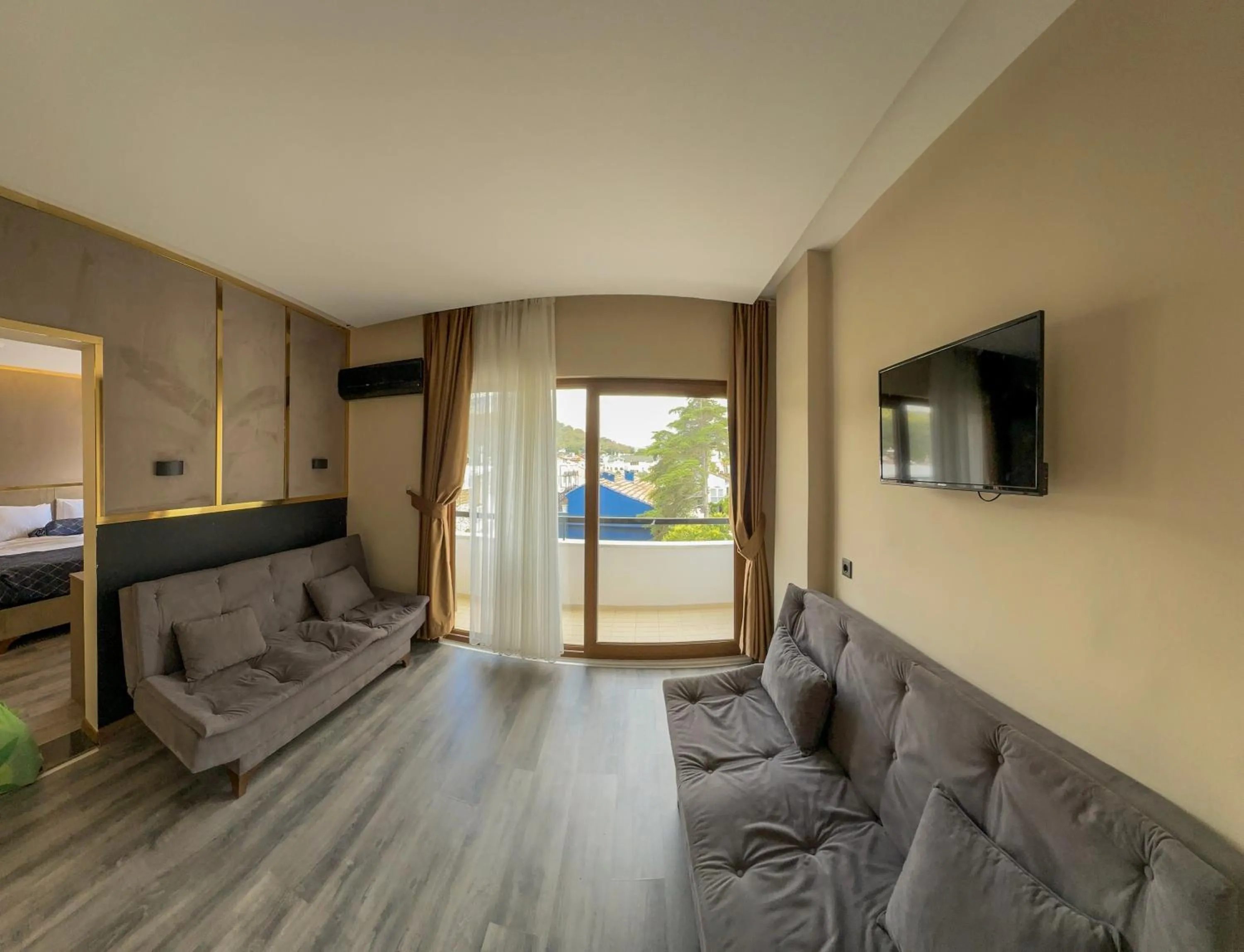 Communal lounge/ TV room, Seating Area in Arikan Inn Hotel