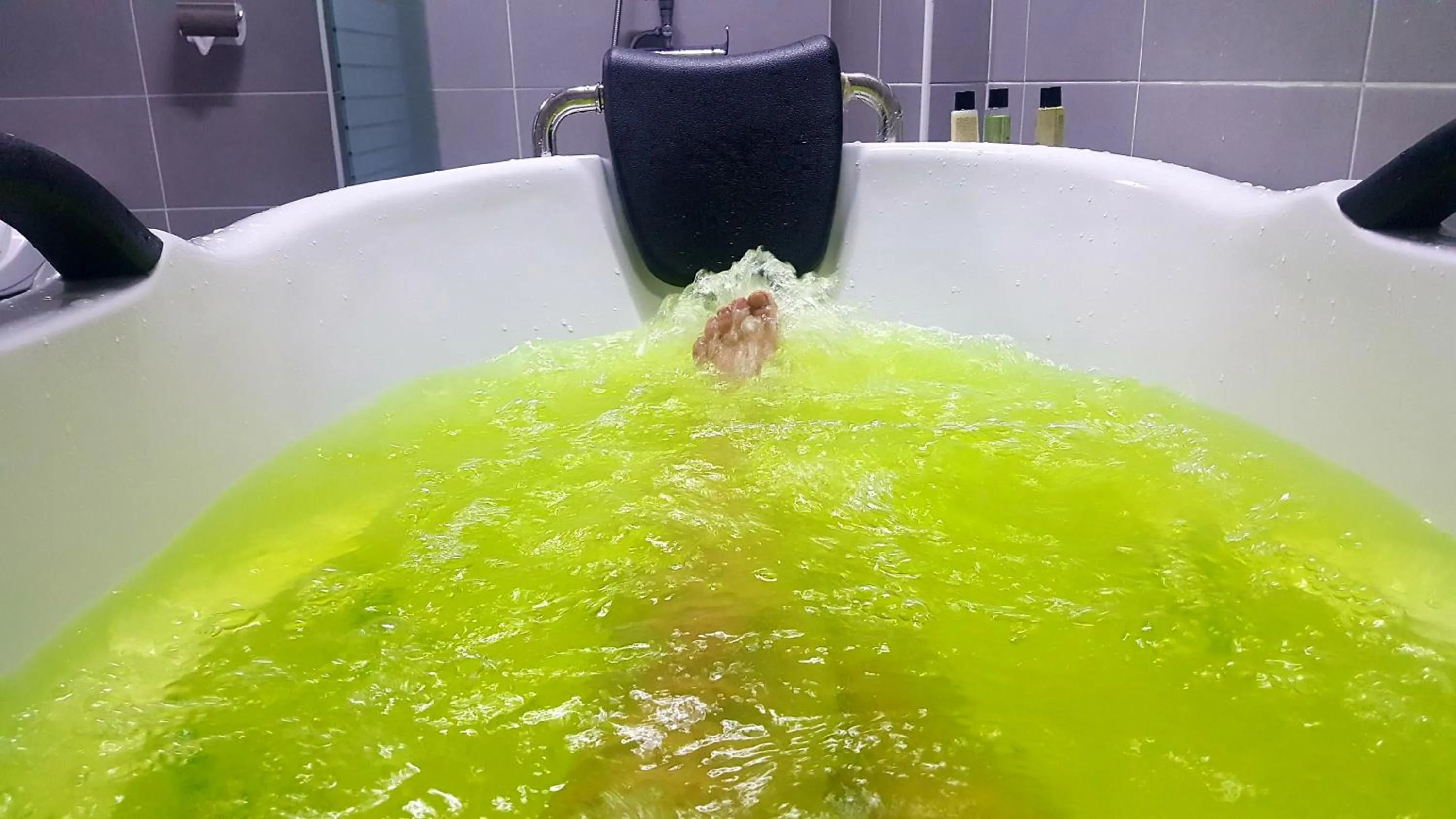 Area and facilities in Familia Hotel