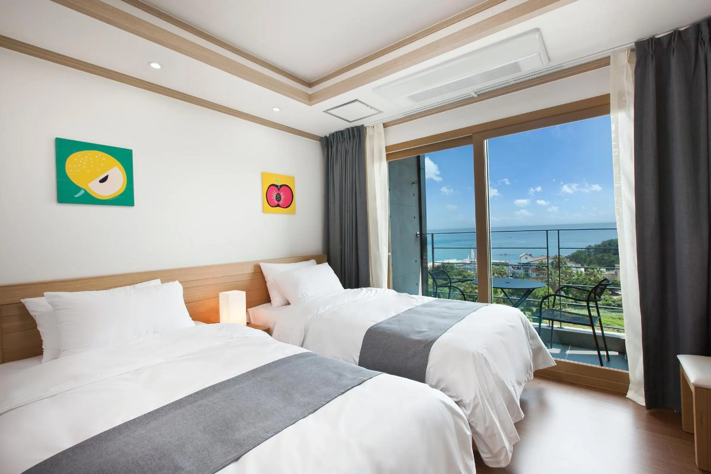 Photo of the whole room, Bed in Familia Hotel