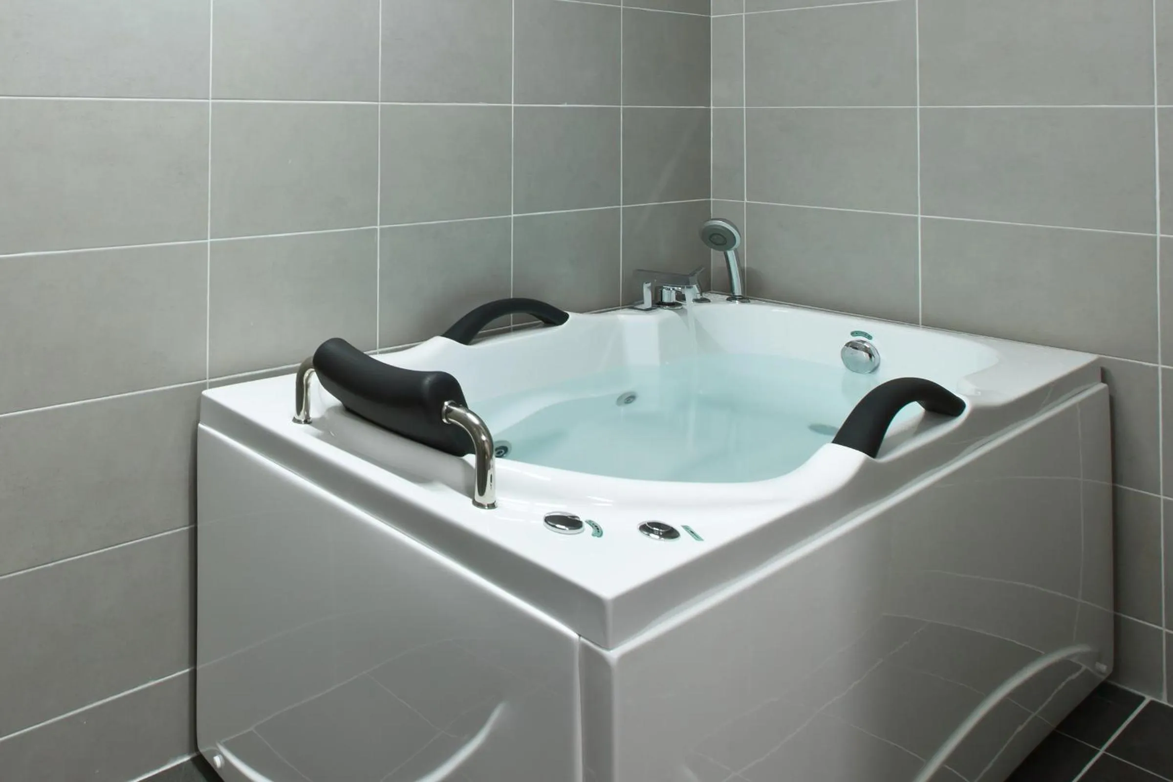 Bathroom in Familia Hotel