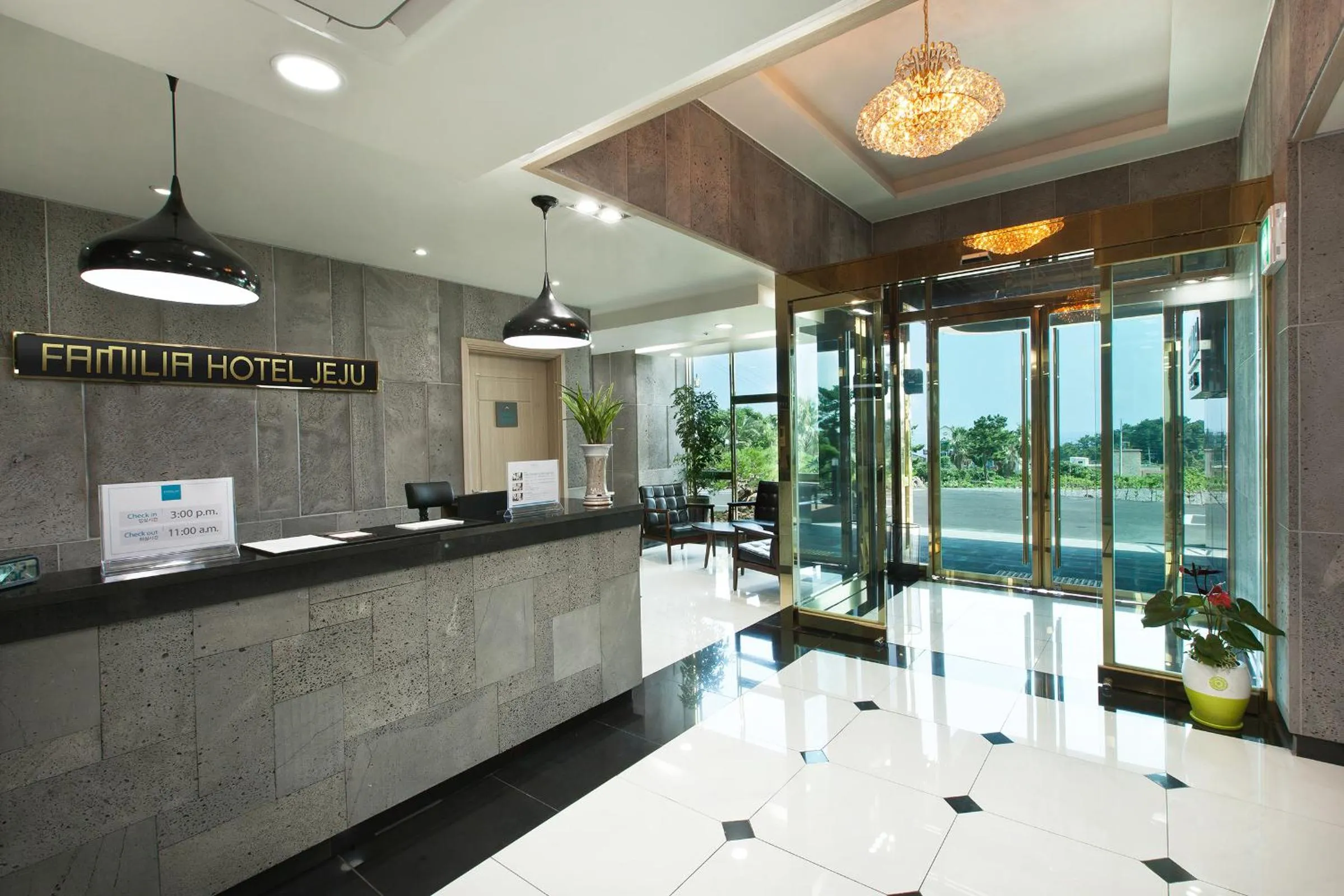 Lobby or reception in Familia Hotel