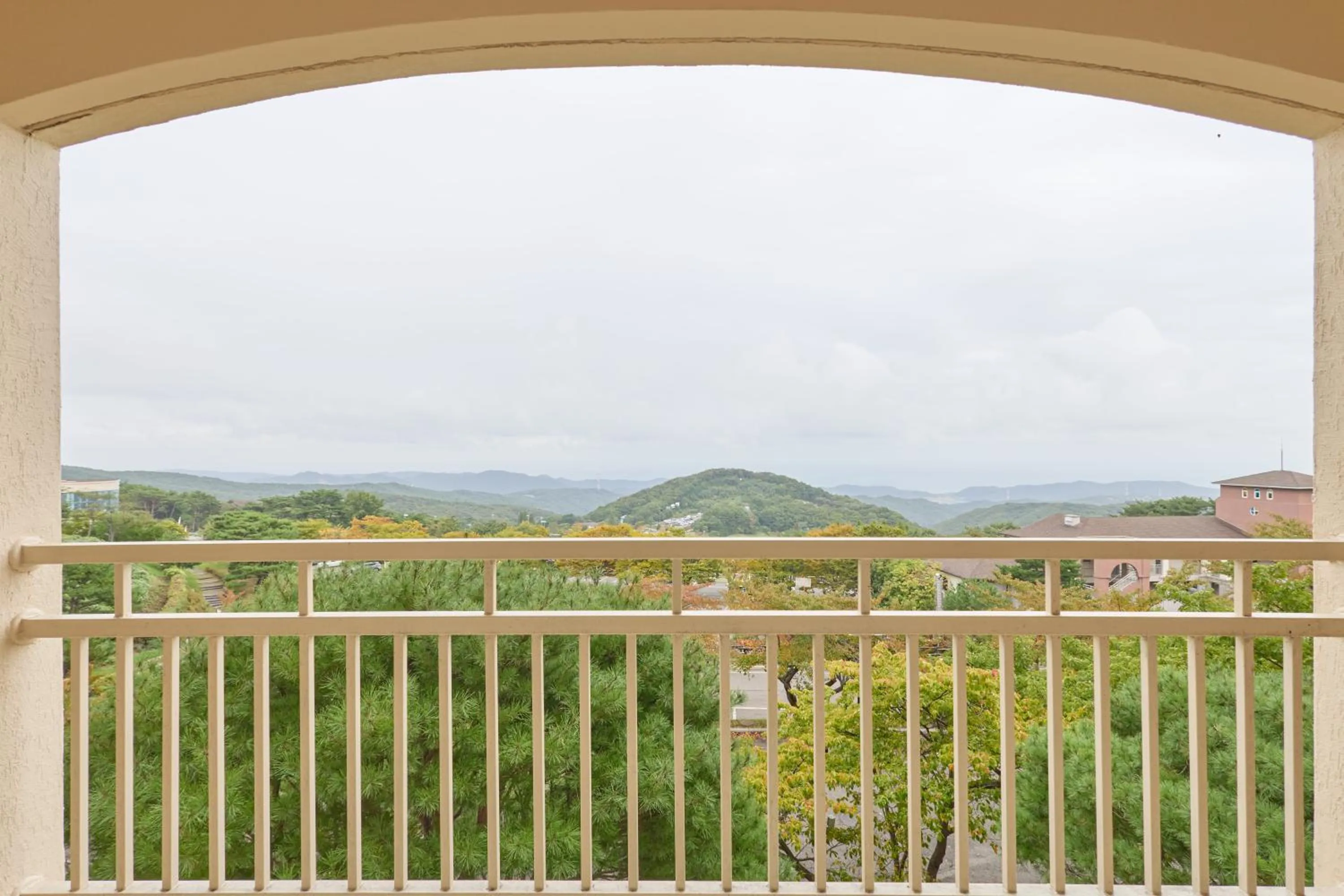 Photo of the whole room in Gyeongju Mauna Ocean Resort