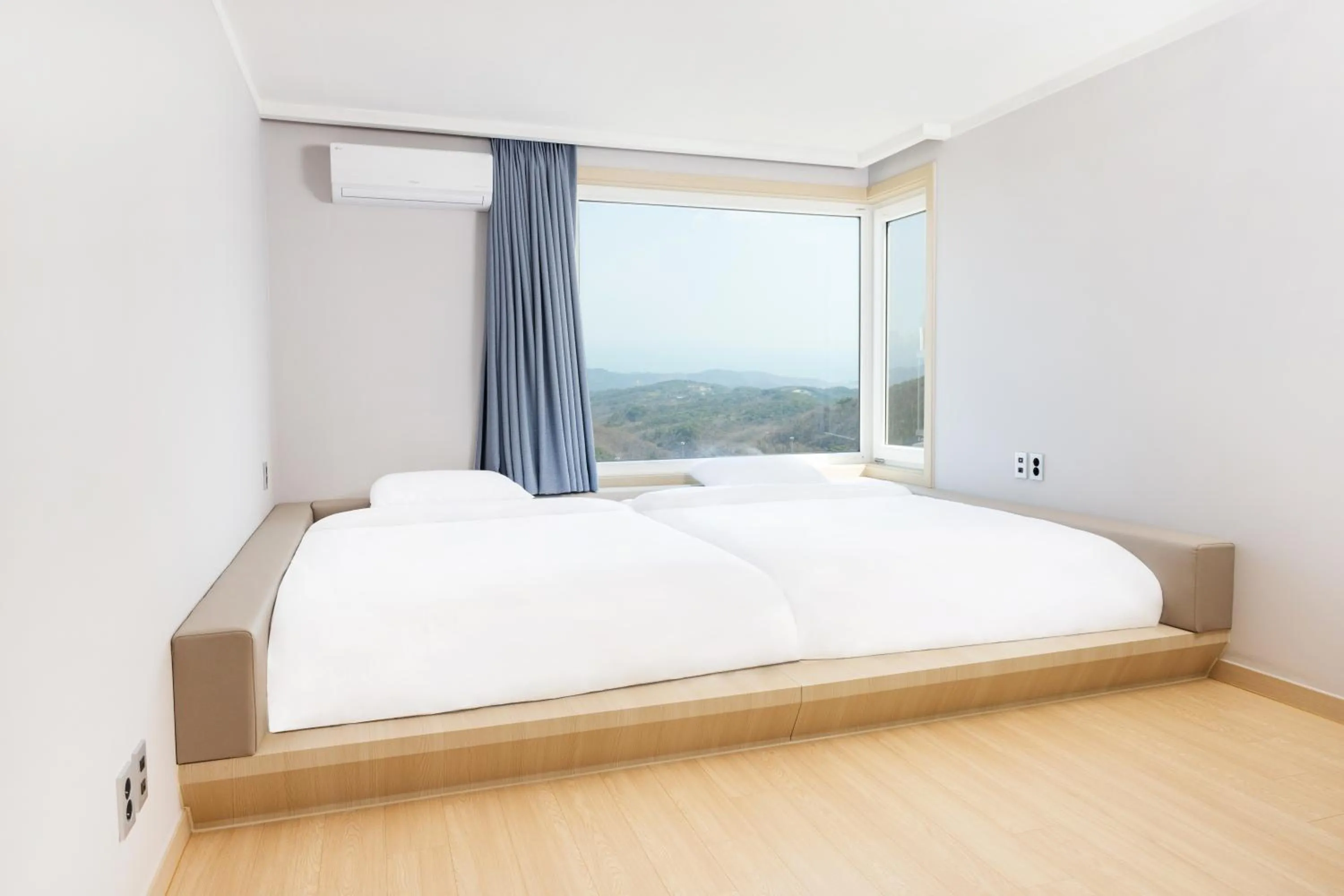 Bed in Gyeongju Mauna Ocean Resort