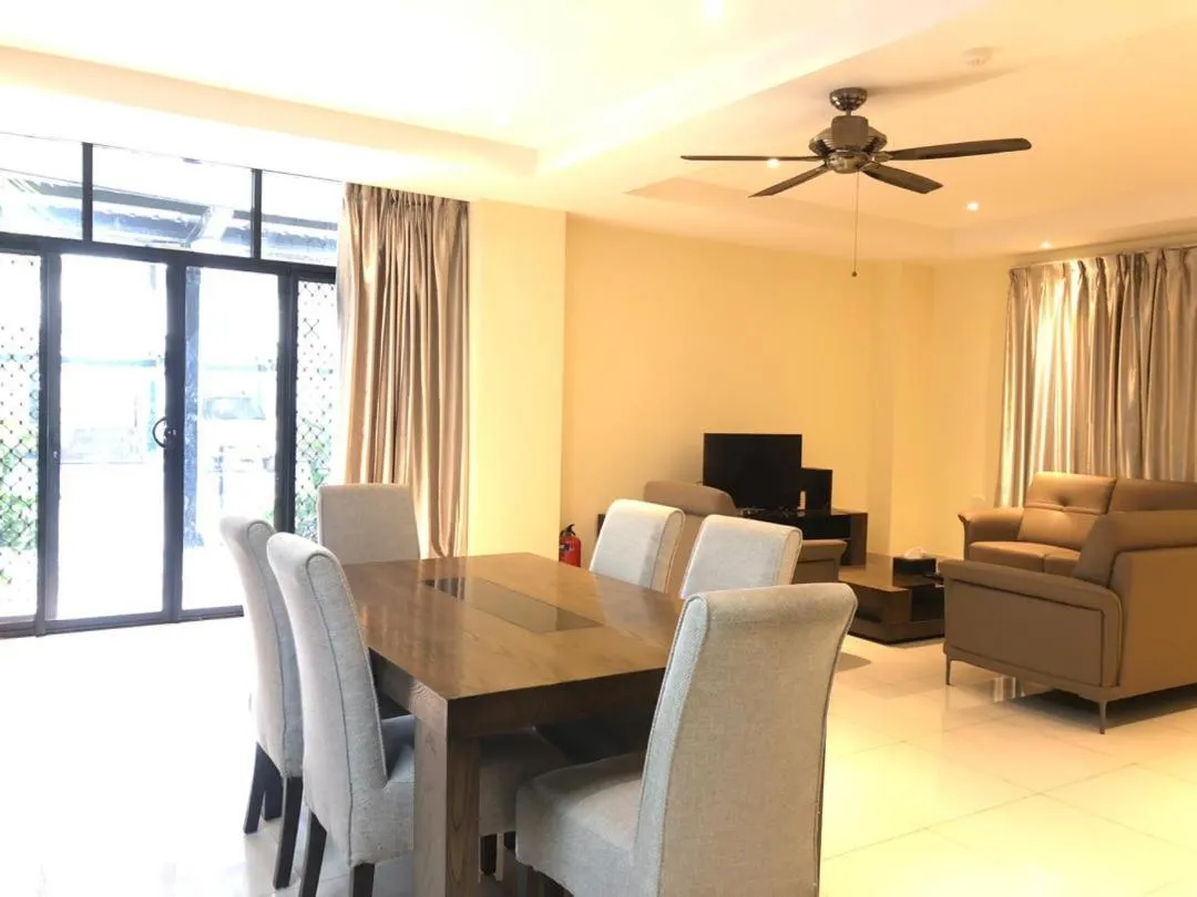 TV and multimedia in Palm Beach Hotel Dili