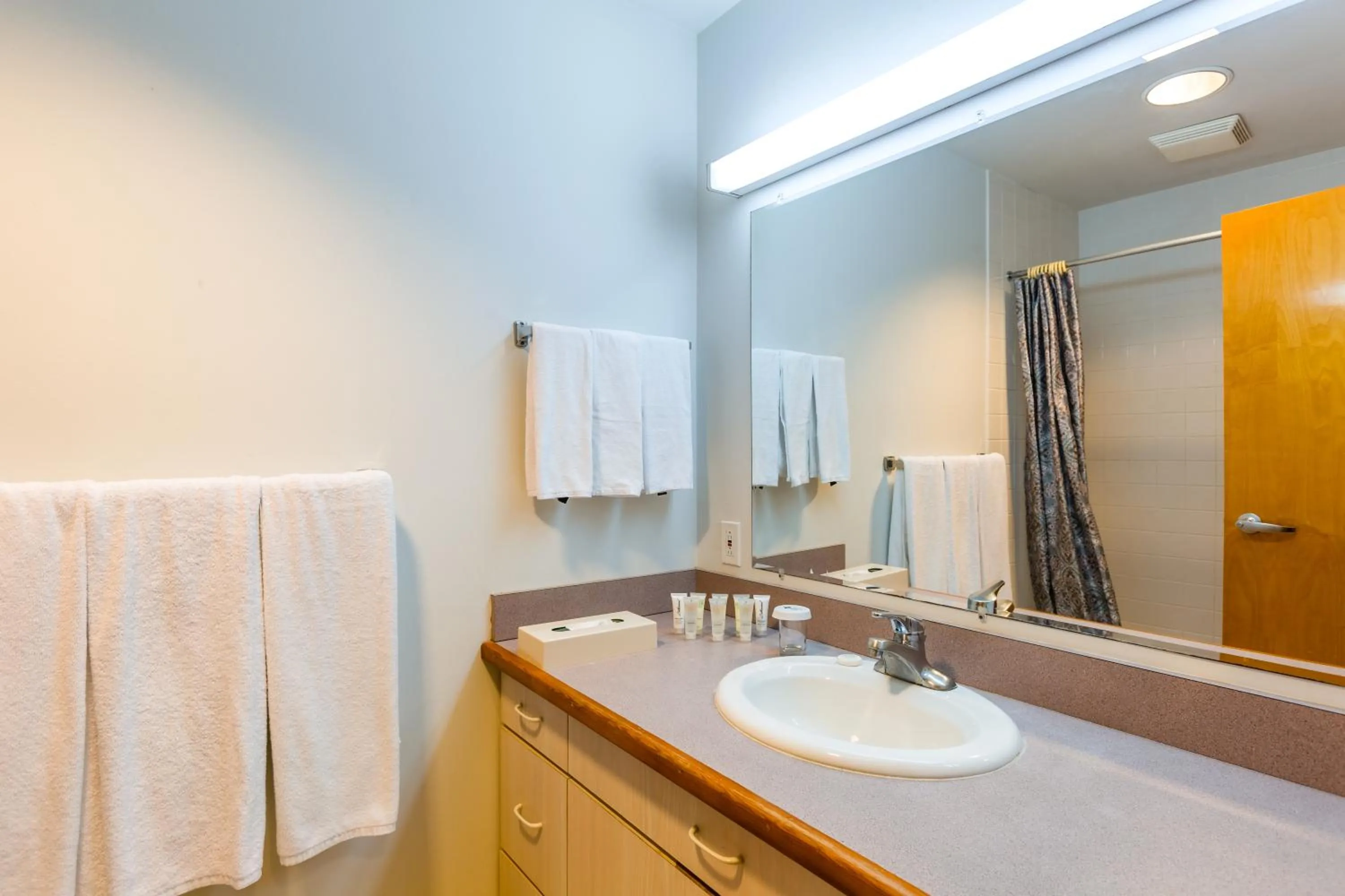 Bathroom in Alupang Beach Tower