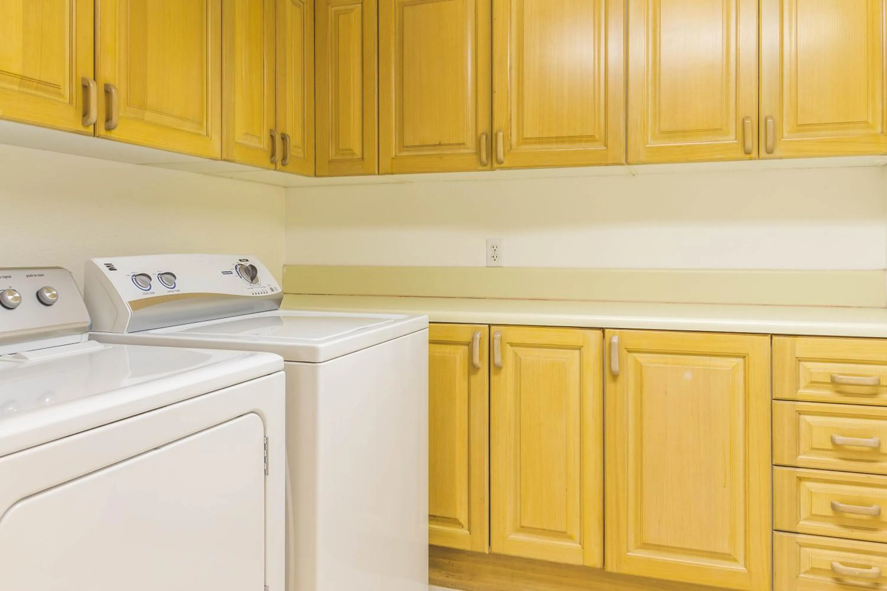 Area and facilities in Alupang Beach Tower