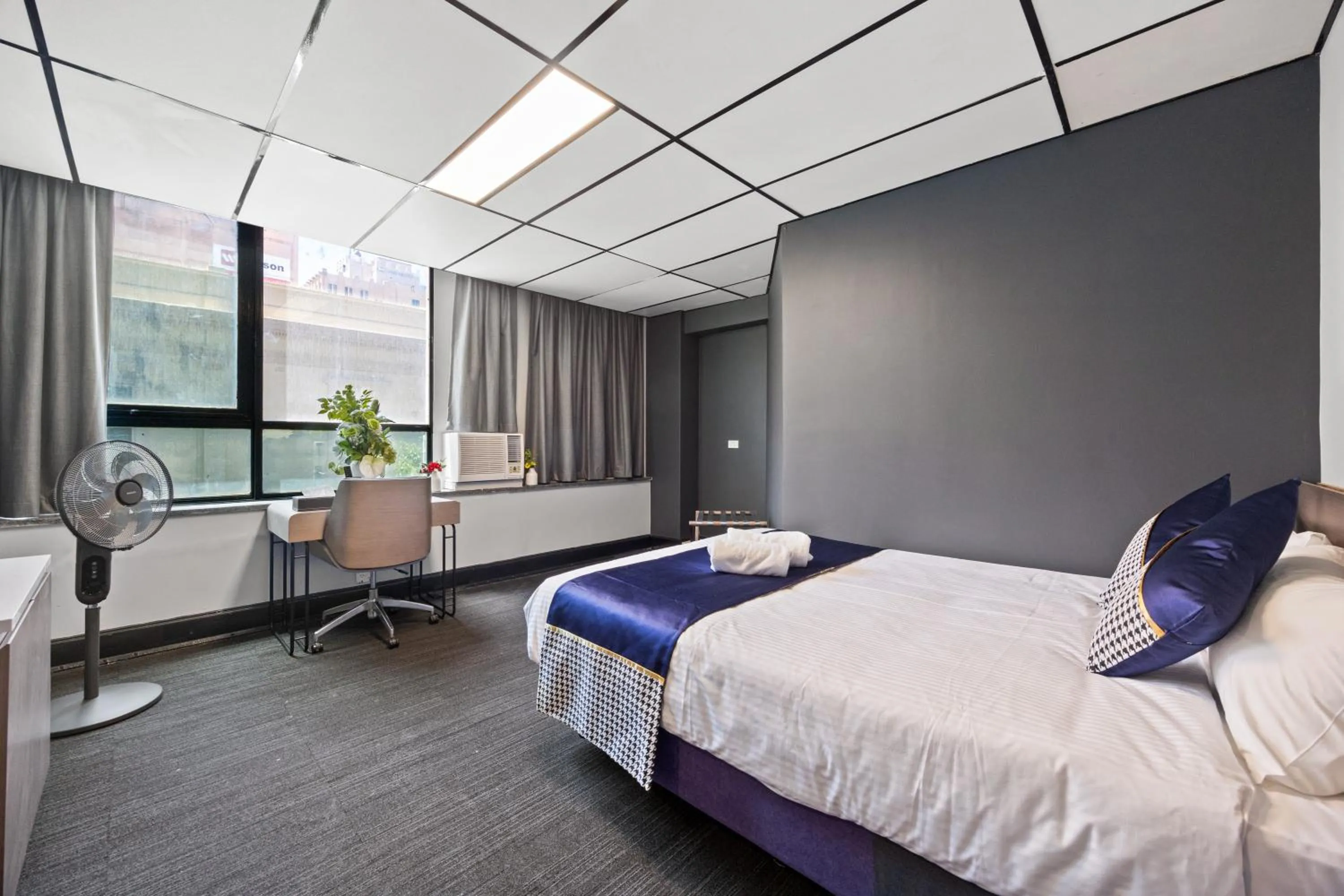 Bed in Eminence on Bank