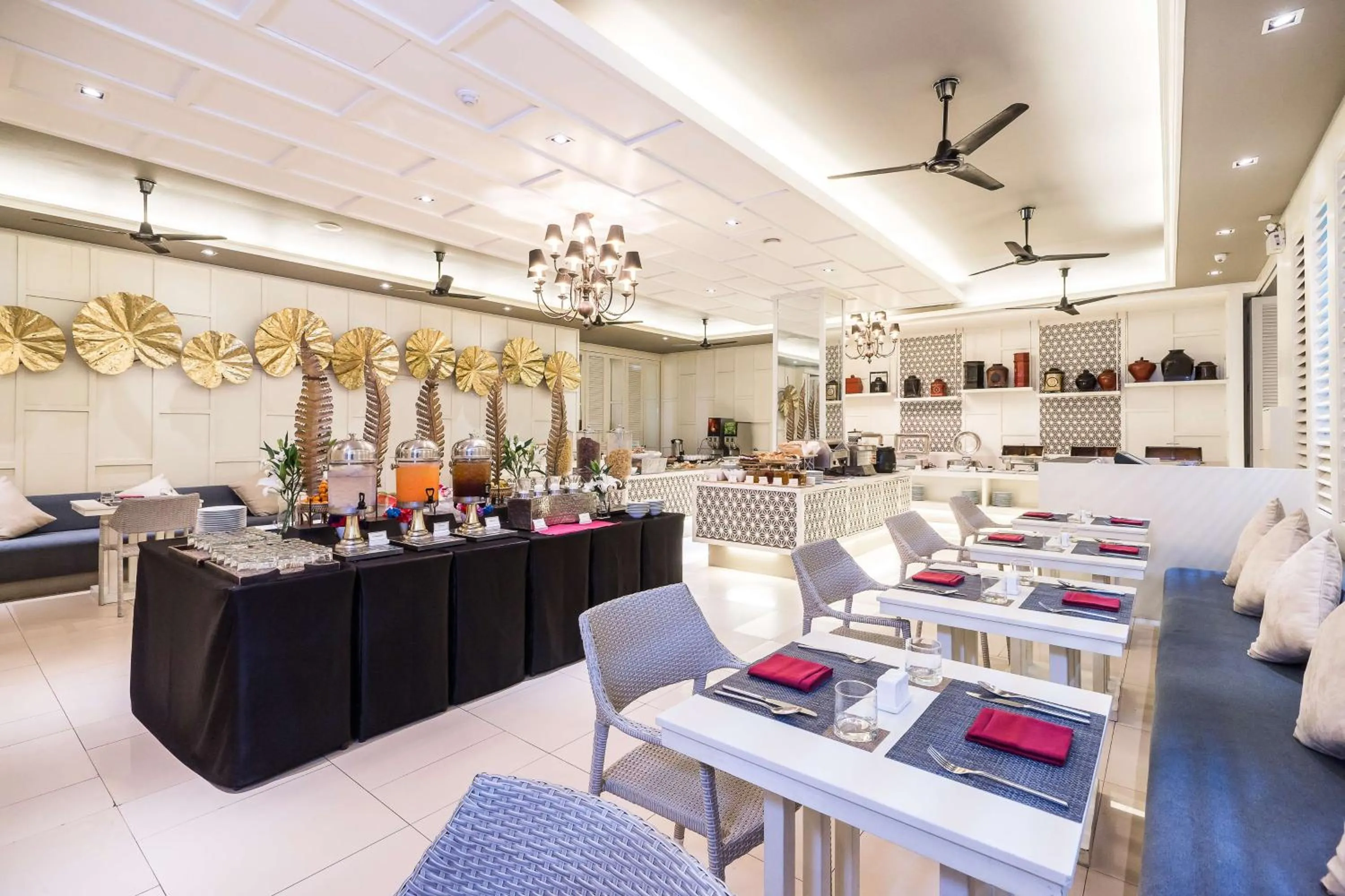 Restaurant/places to eat in Best Western Patong Beach