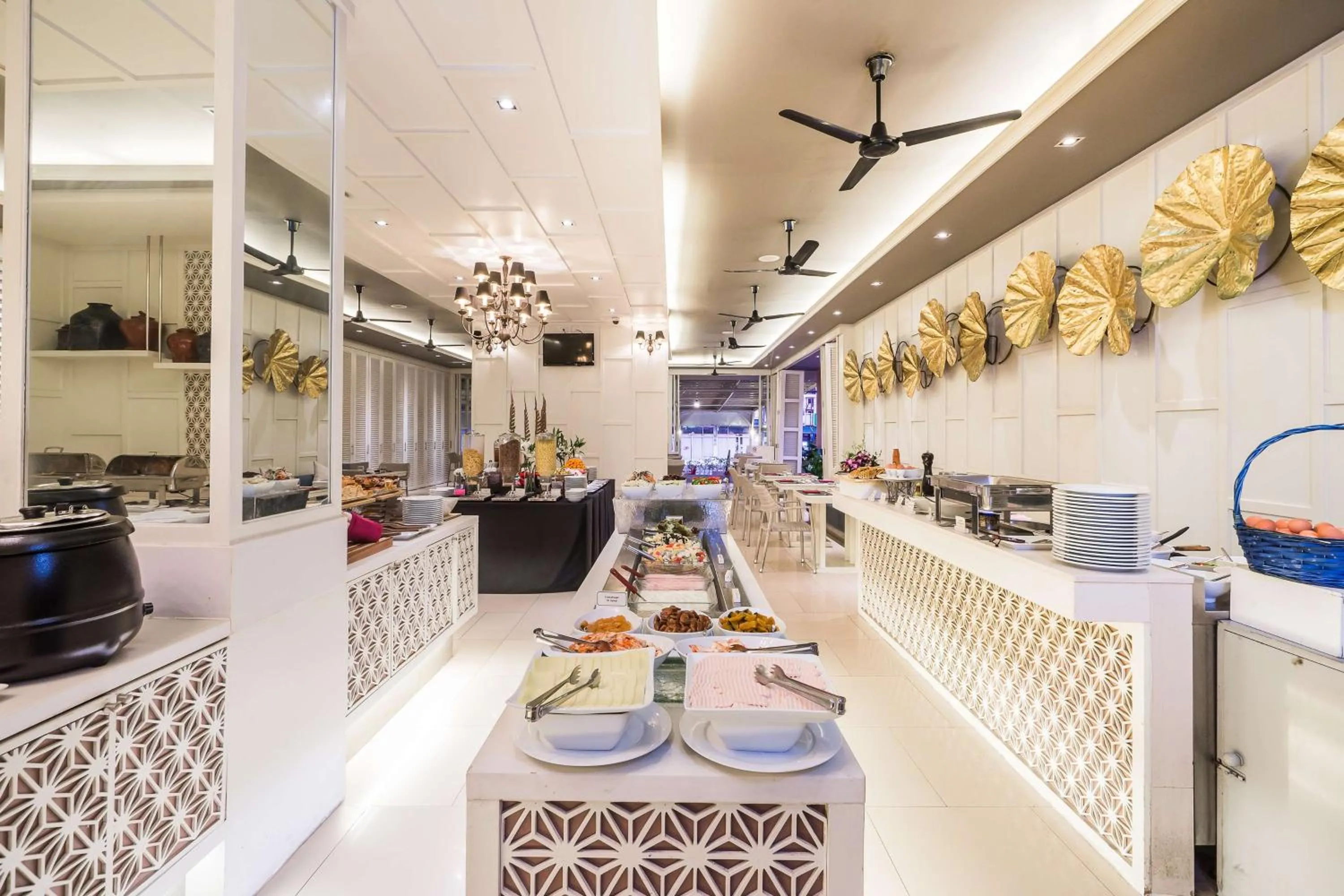 Restaurant/places to eat in Best Western Patong Beach