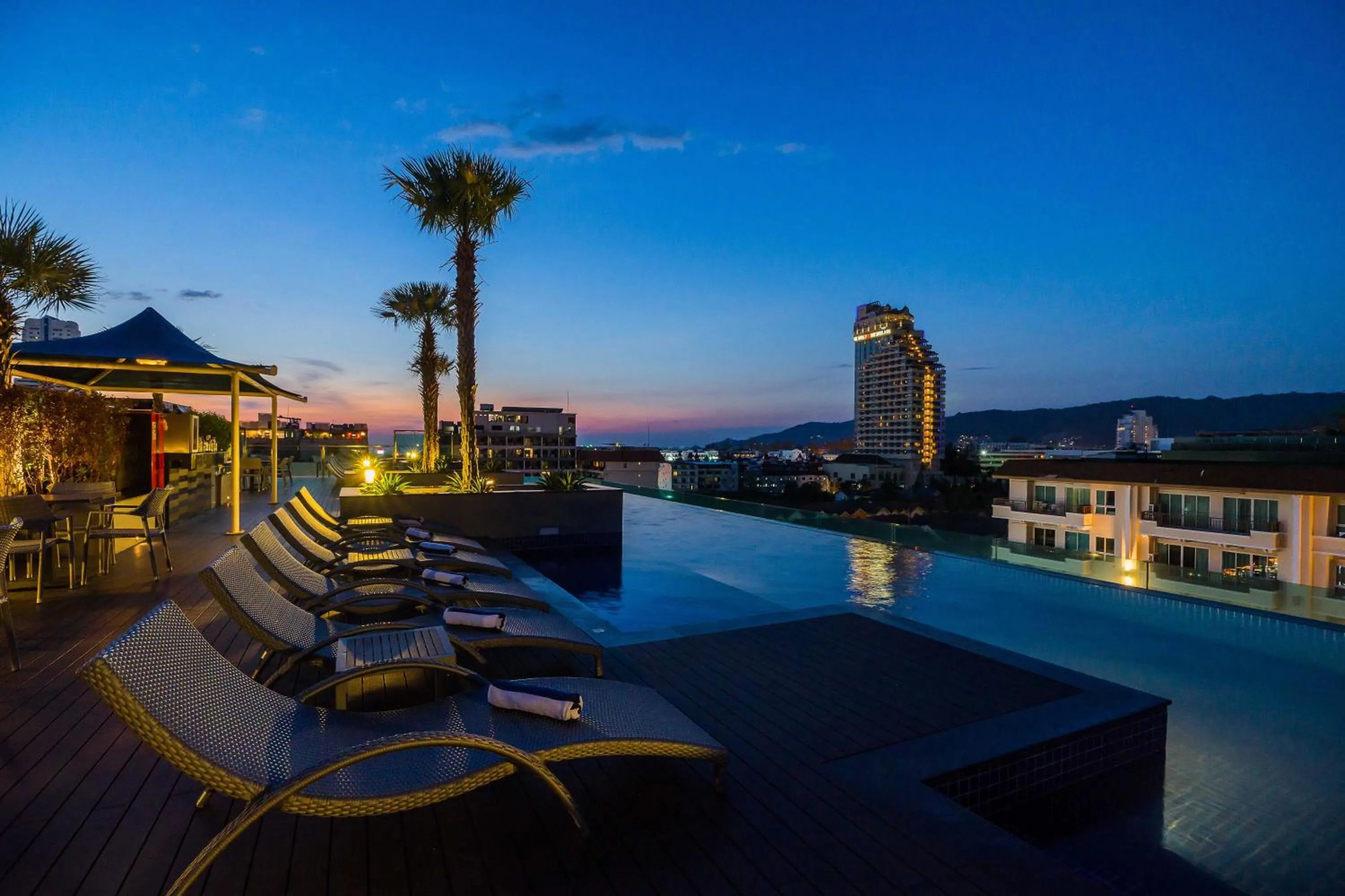 Lounge or bar in Best Western Patong Beach