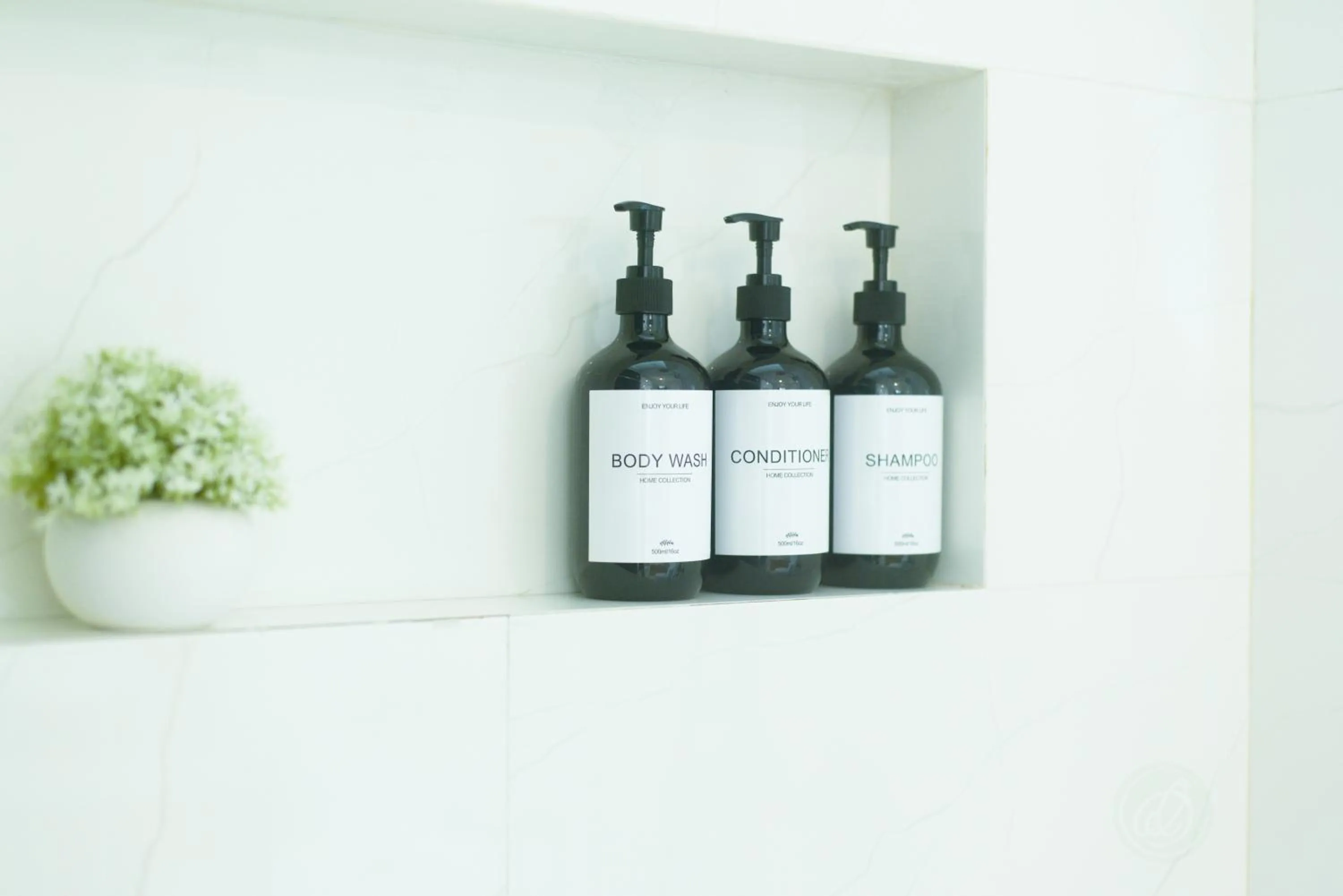 Lazzlla beach front apartments