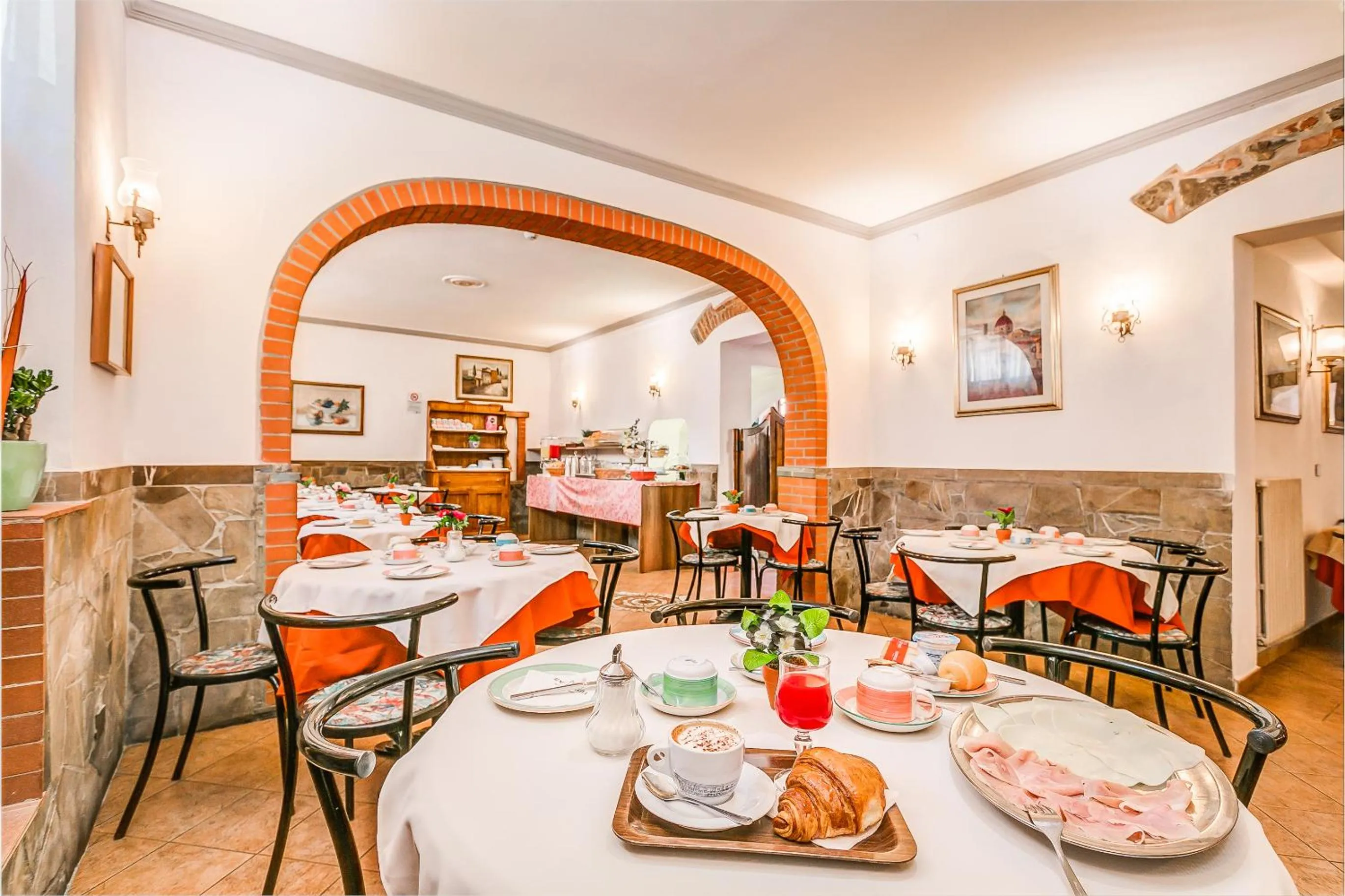 Continental breakfast in Hotel Arno Bellariva