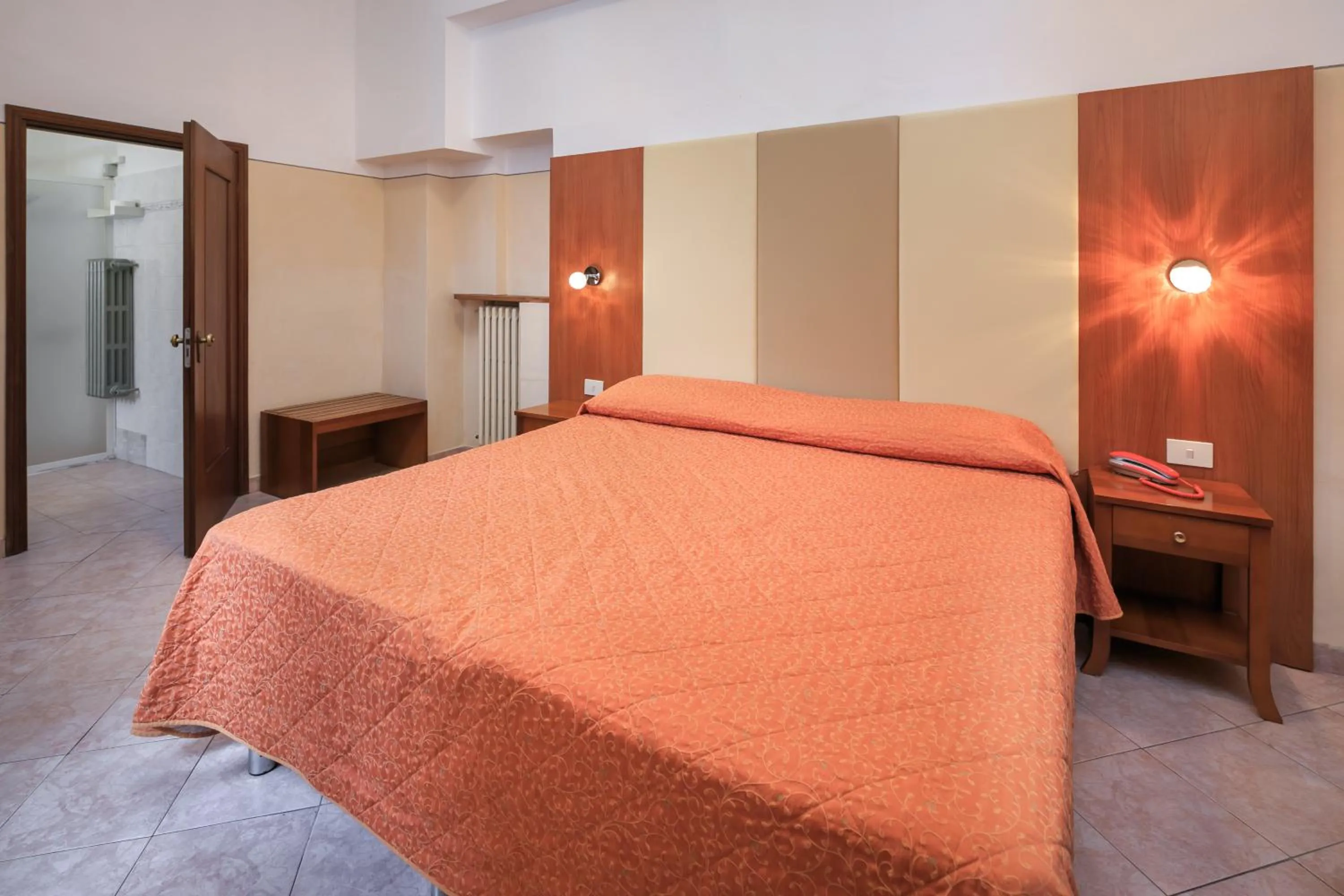 Photo of the whole room, Bed in Hotel Arno Bellariva