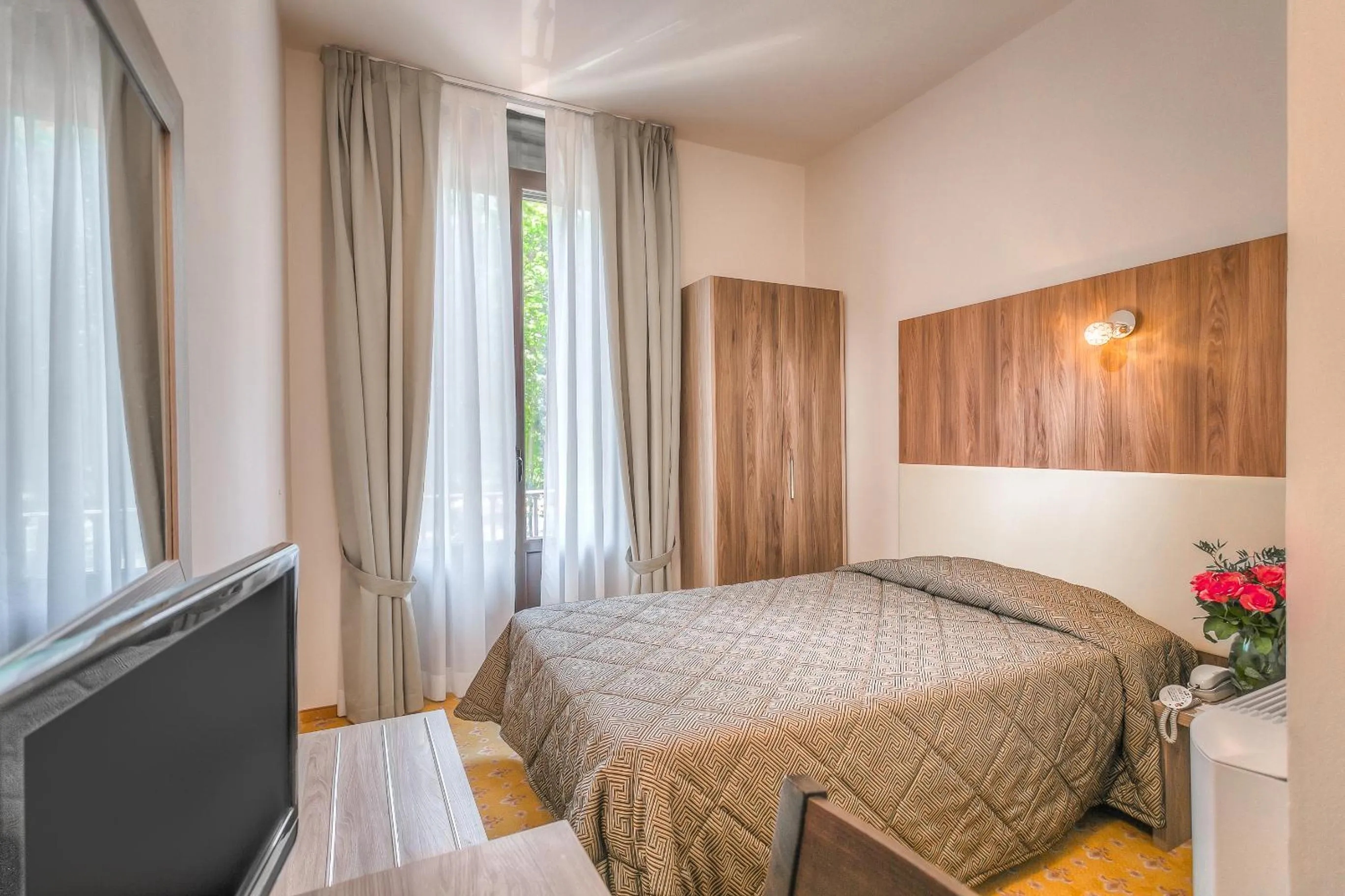 Photo of the whole room, Bed in Hotel Arno Bellariva