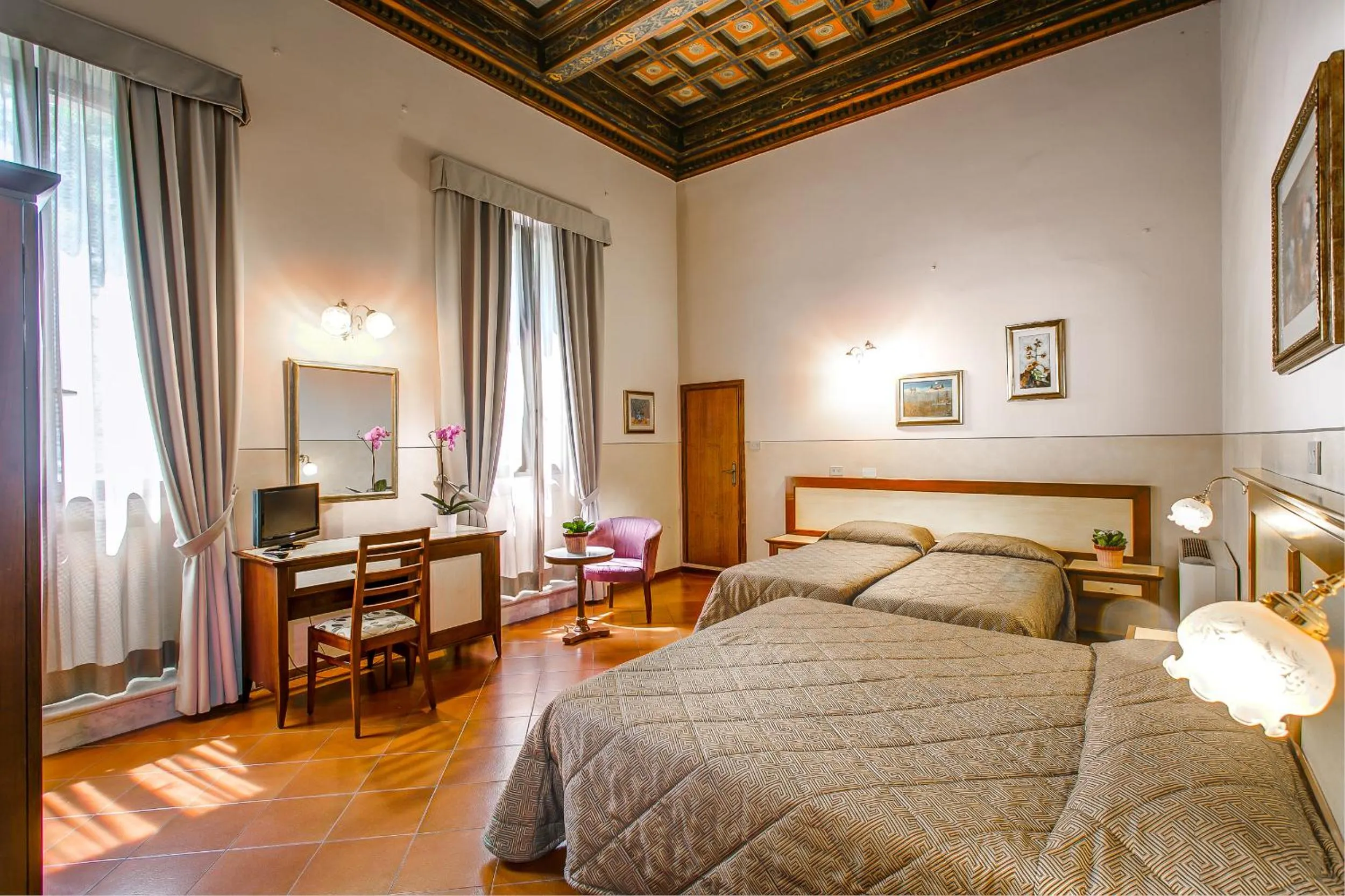 Photo of the whole room, Bed in Hotel Arno Bellariva