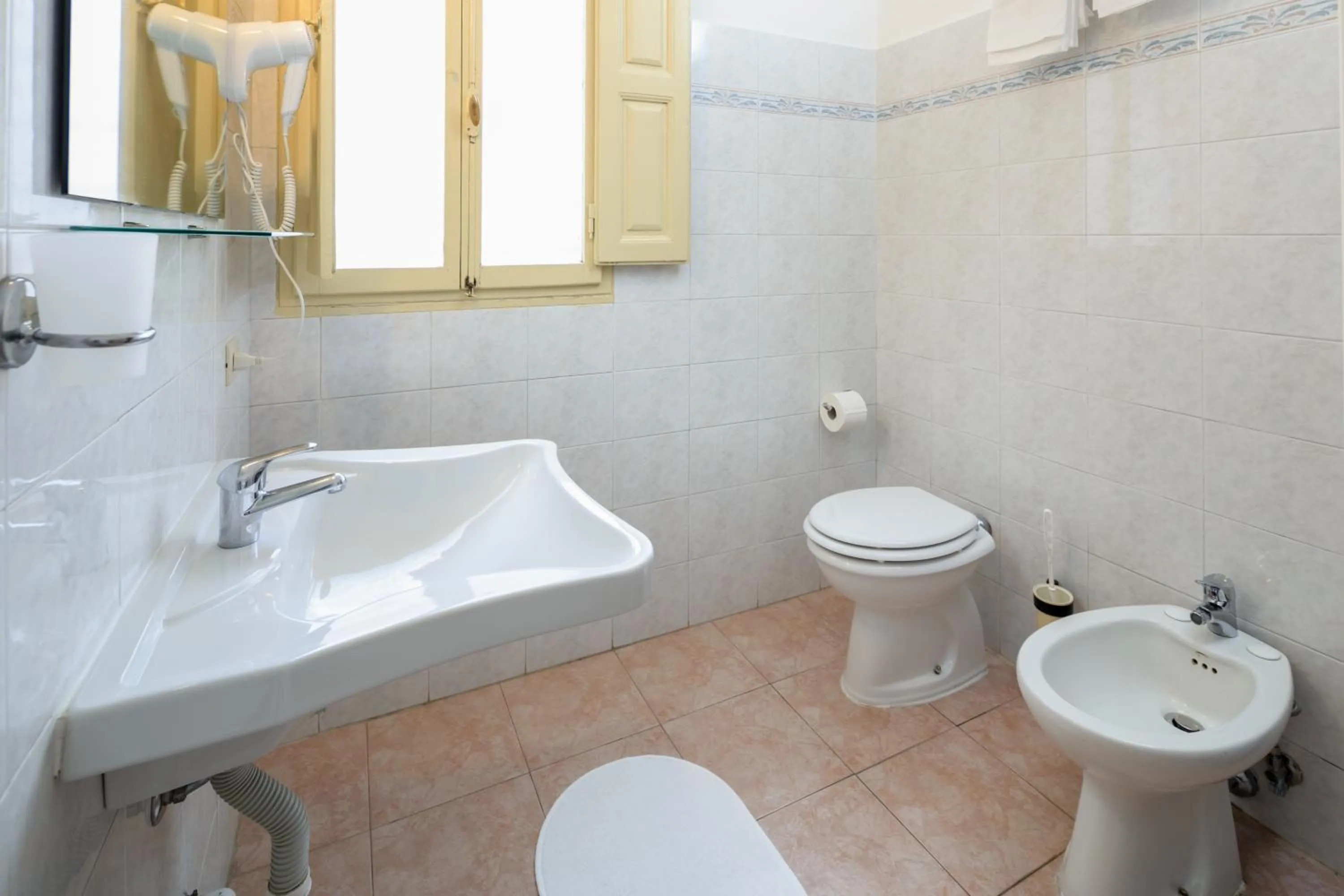 Bathroom in Hotel Arno Bellariva