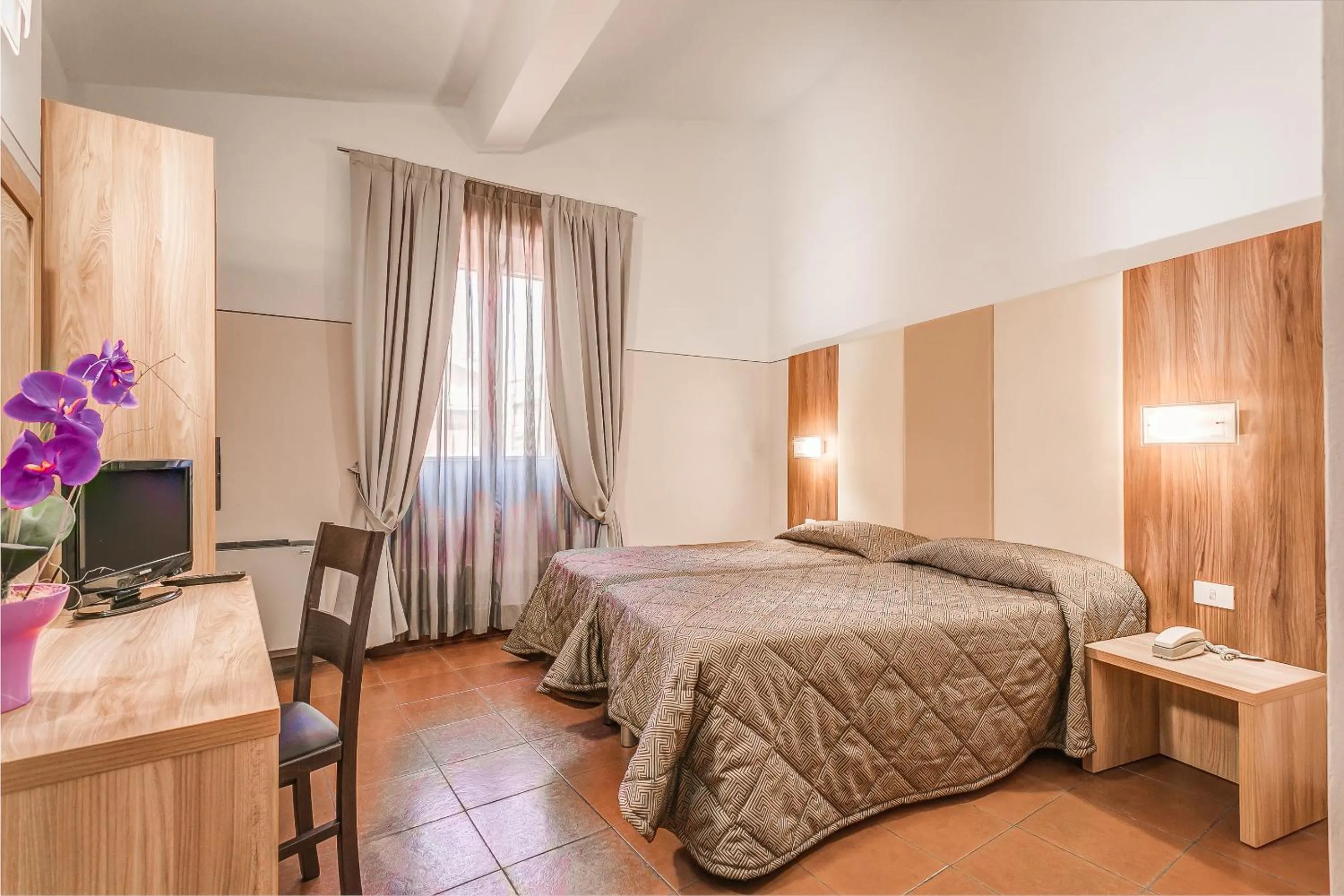 Photo of the whole room, Bed in Hotel Arno Bellariva