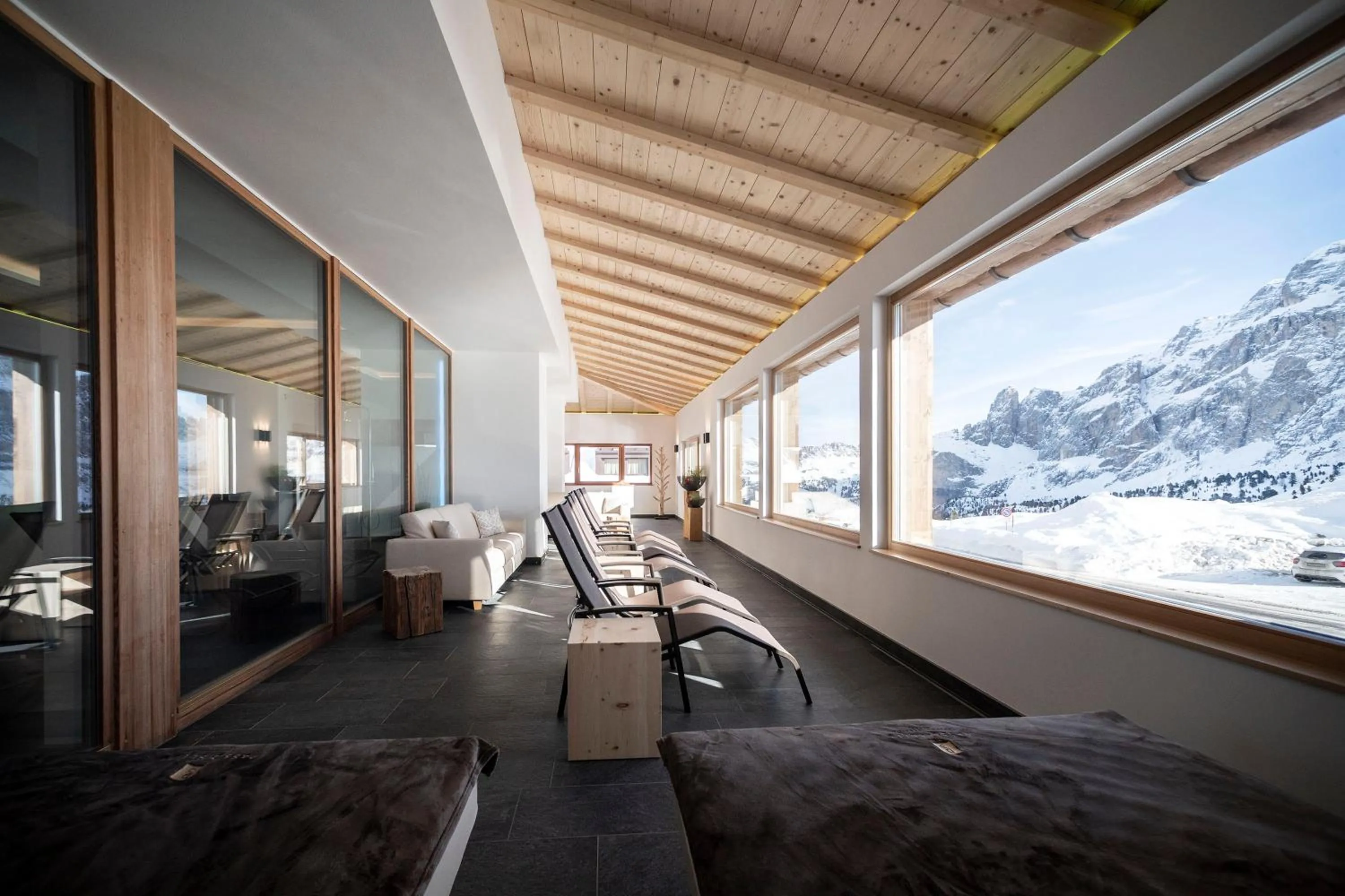 Winter in Passo Sella Dolomiti Mountain Resort