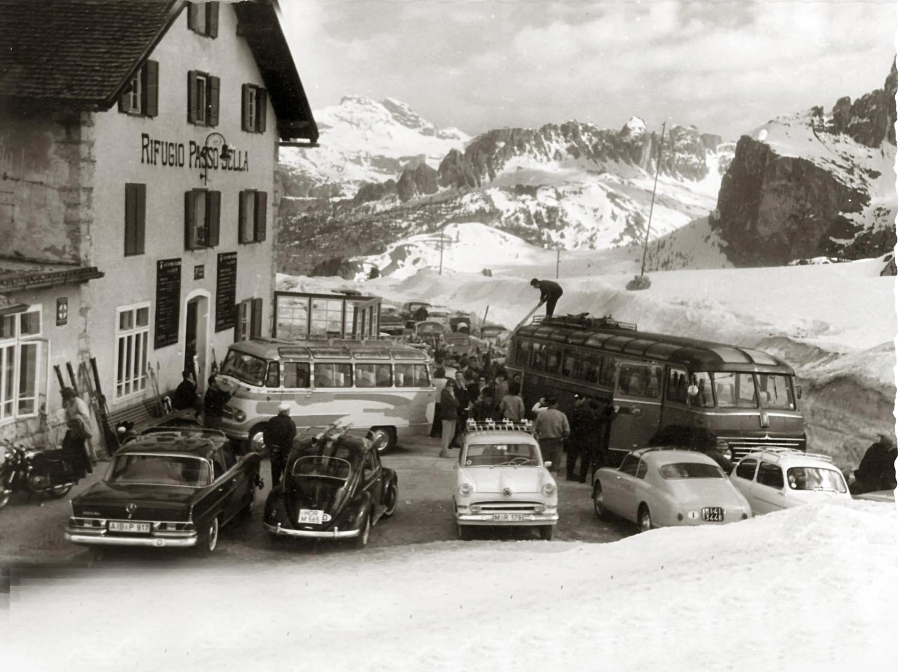 Winter in Passo Sella Dolomiti Mountain Resort