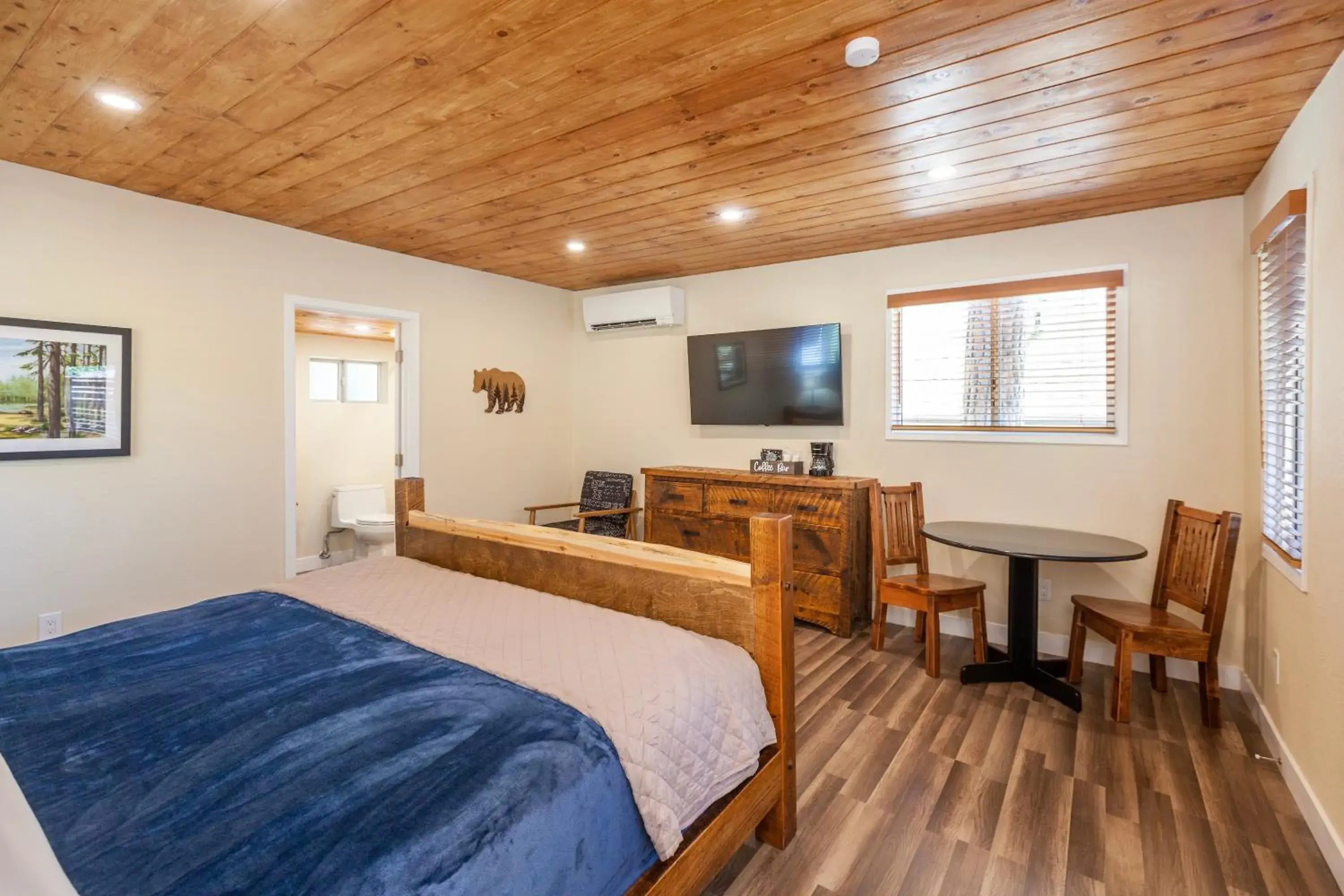 King Room with Balcony in Tahquitz Pines Retreat King Room with Balcony in Tahquitz Pines Retreat