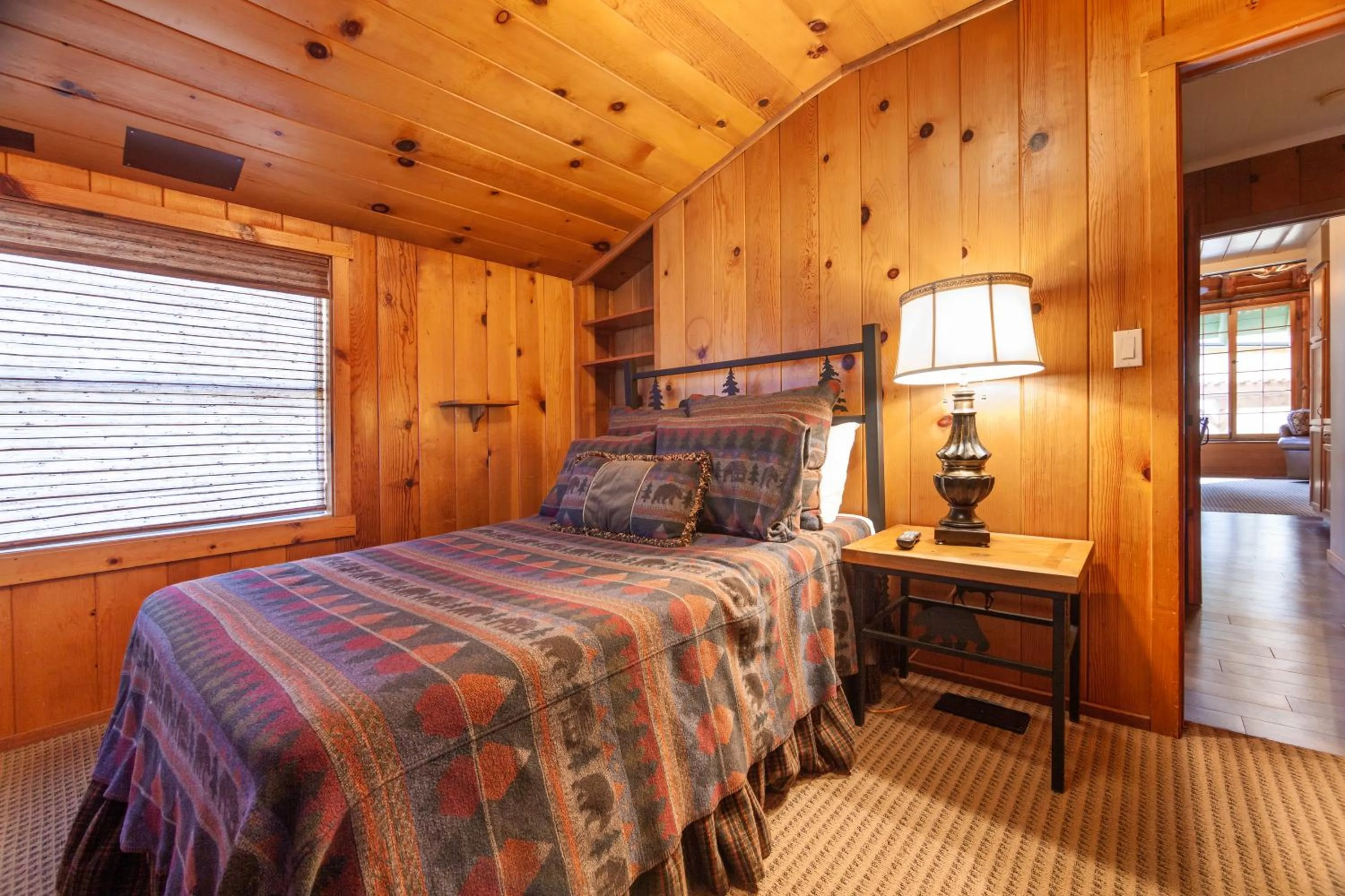 Bed in Tahquitz Pines Retreat