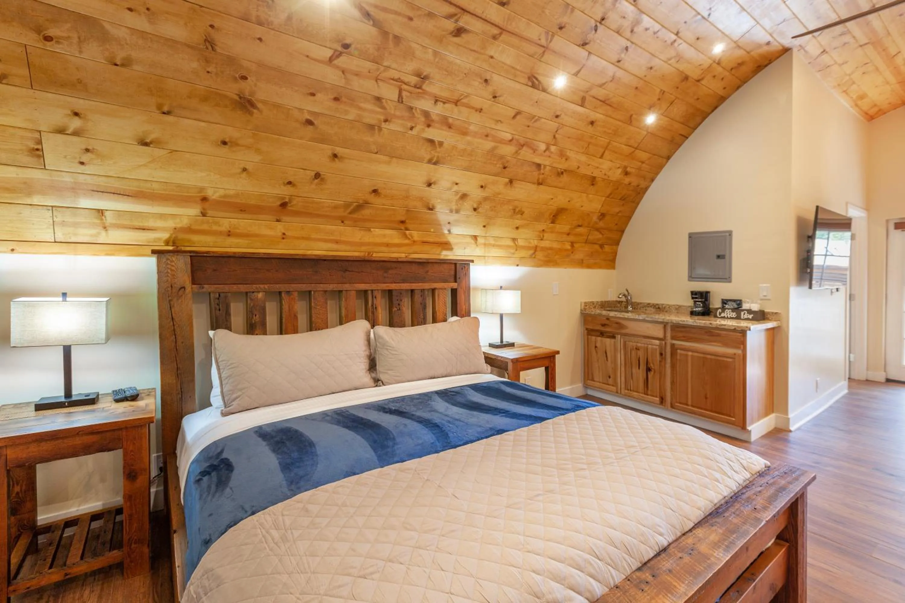 Bed in Tahquitz Pines Retreat