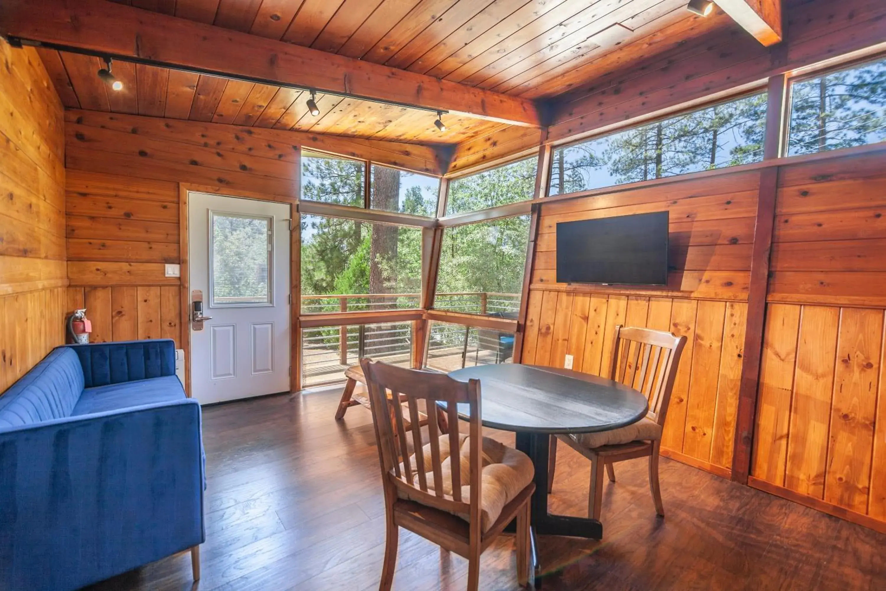 Executive Suite in Tahquitz Pines Retreat Executive Suite in Tahquitz Pines Retreat