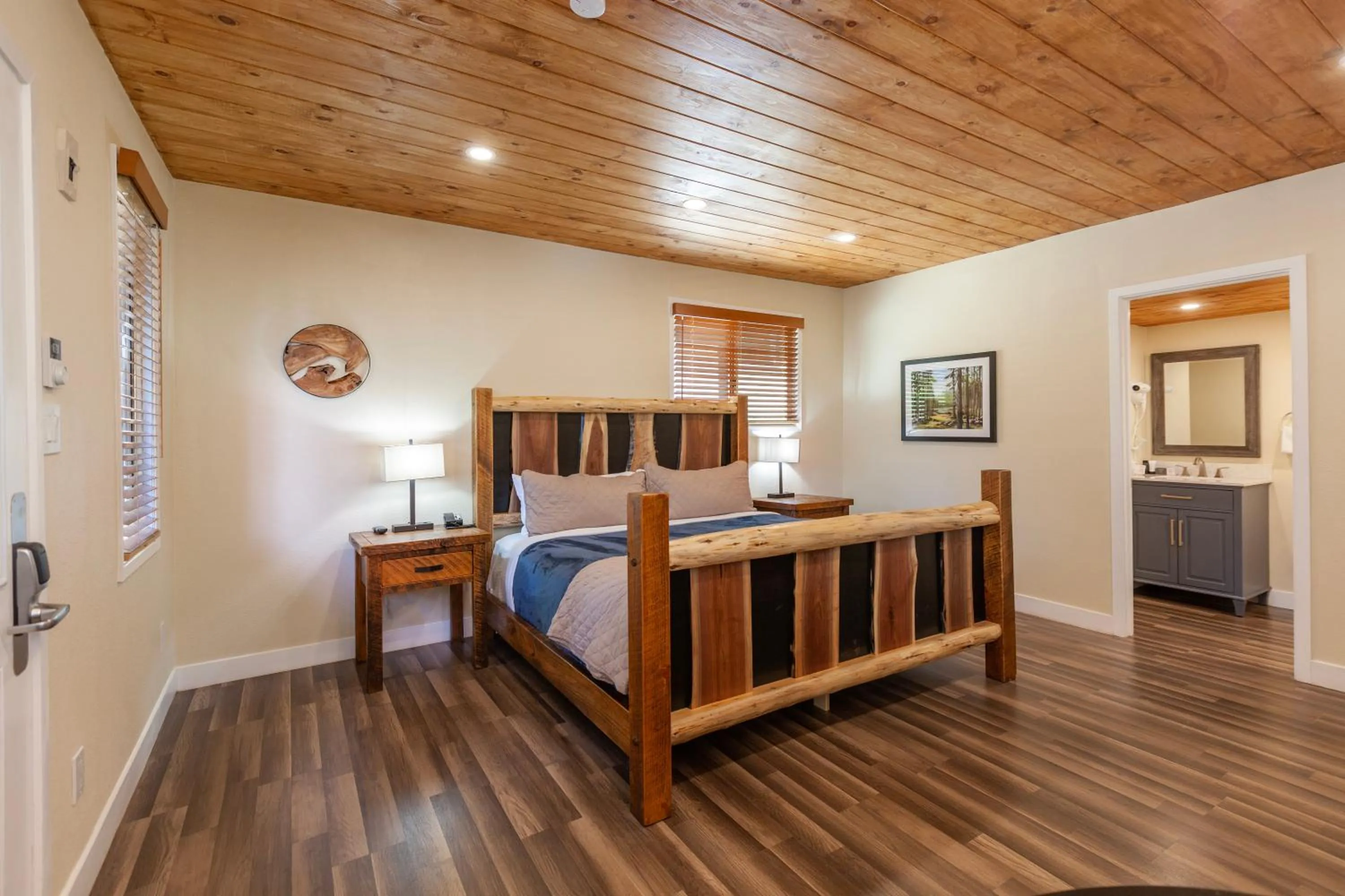 Bed in Tahquitz Pines Retreat