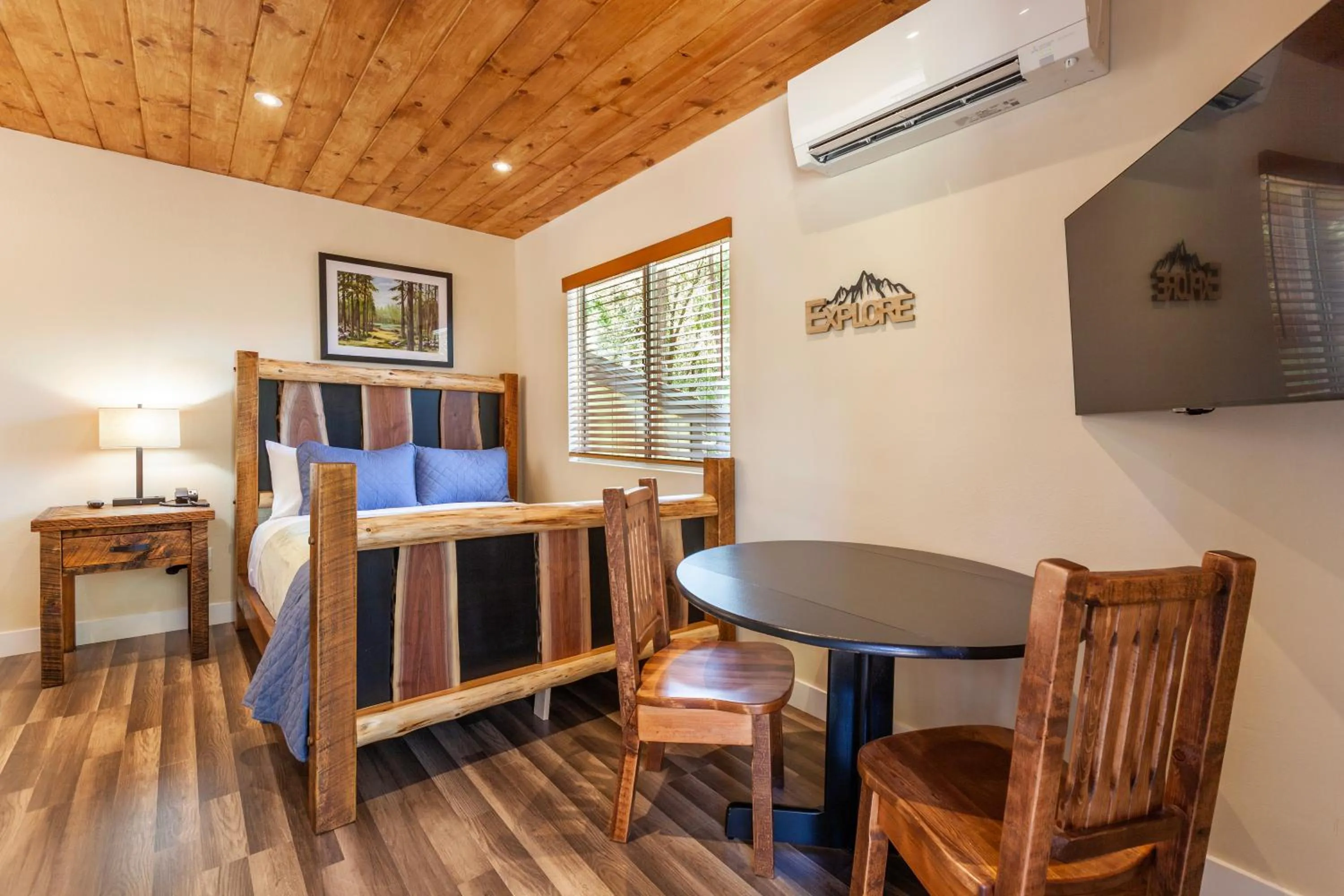 Bed in Tahquitz Pines Retreat