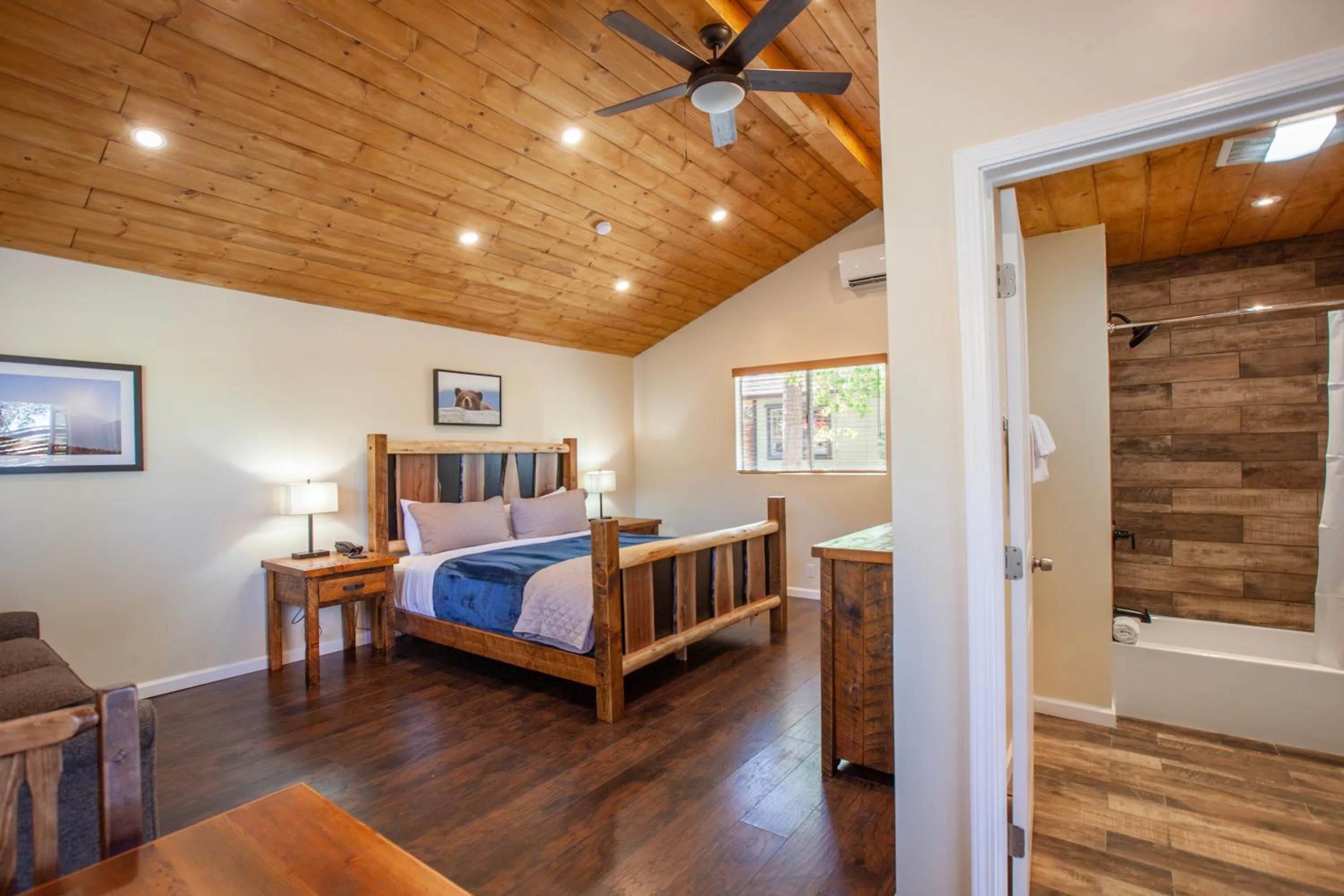 Bed in Tahquitz Pines Retreat