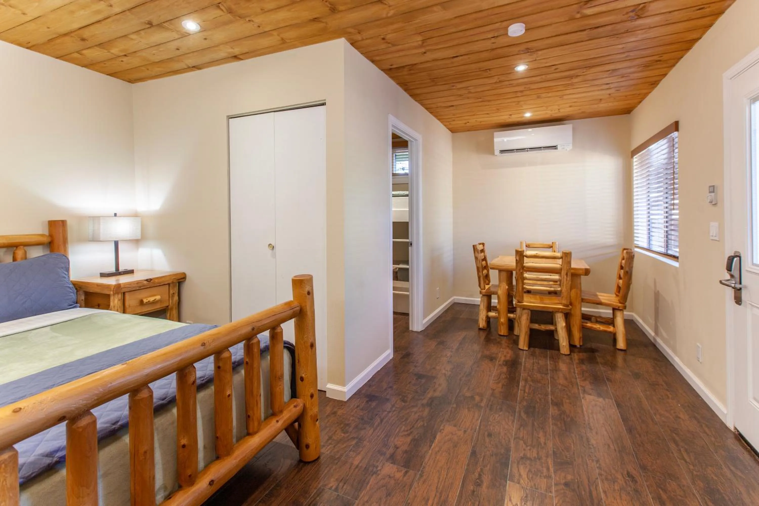 Bed in Tahquitz Pines Retreat