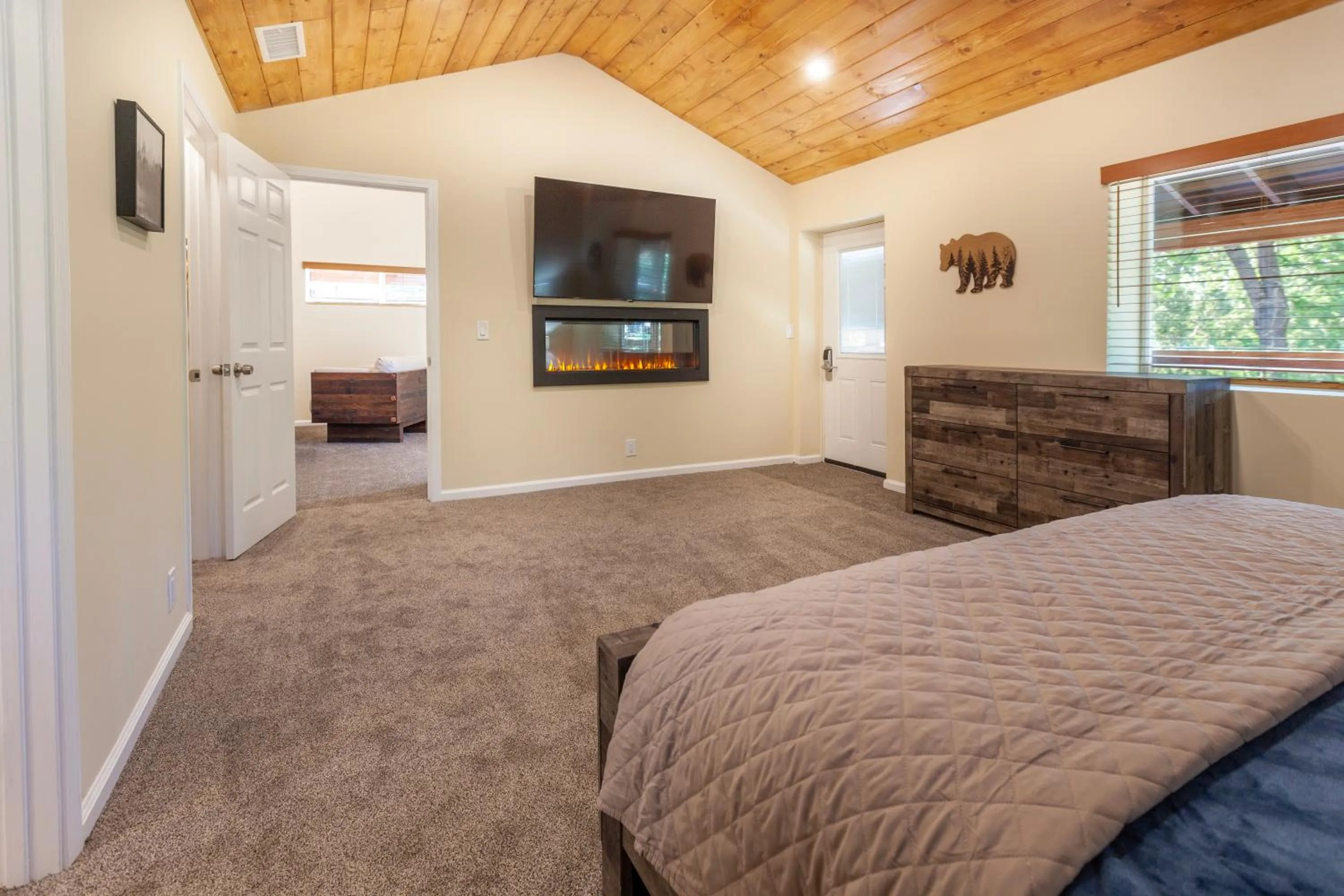 Bed in Tahquitz Pines Retreat